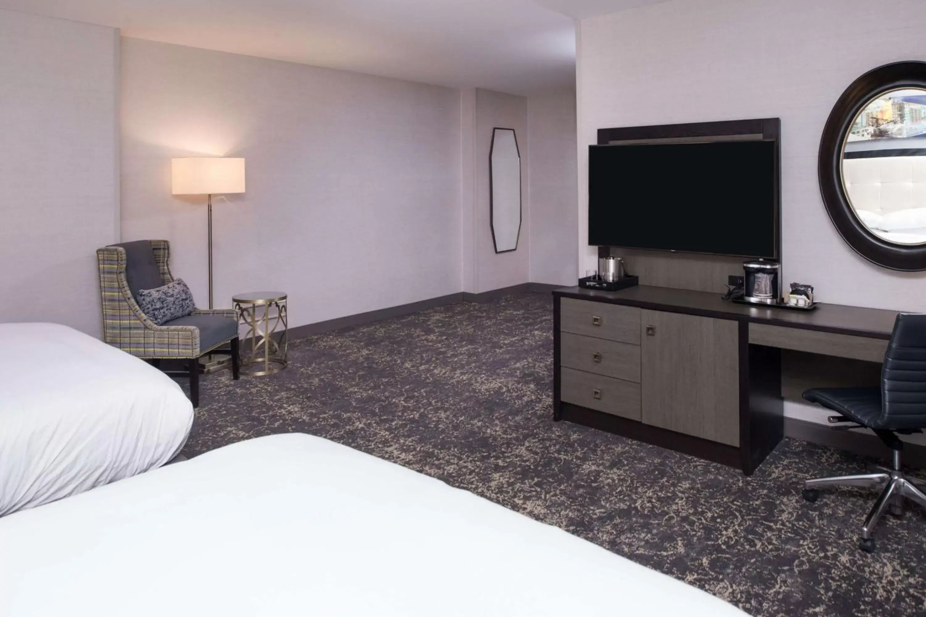 Bedroom, TV/Entertainment Center in DoubleTree by Hilton Utica