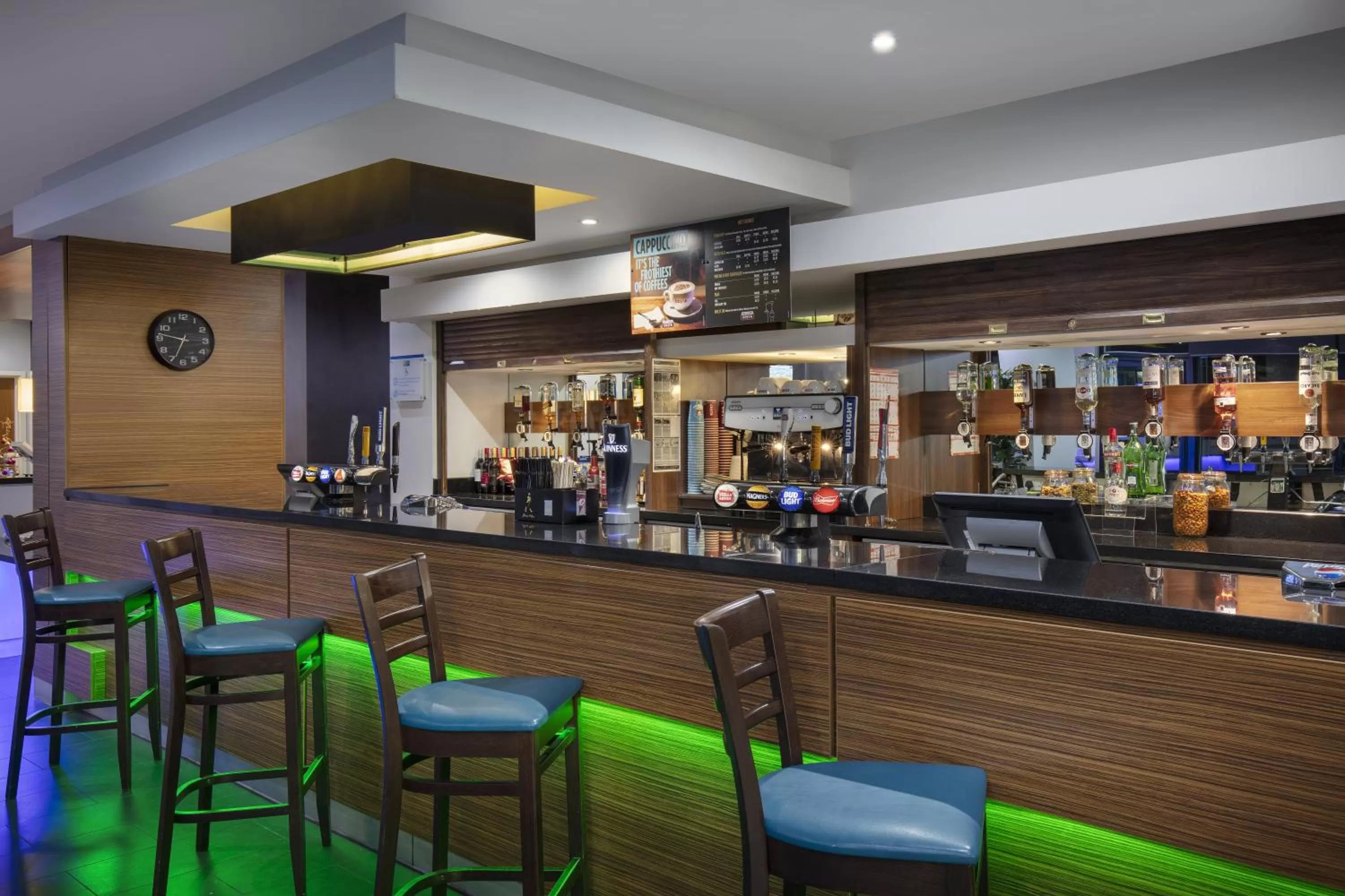 Lounge or bar in Holiday Inn Express London Heathrow T5 by IHG