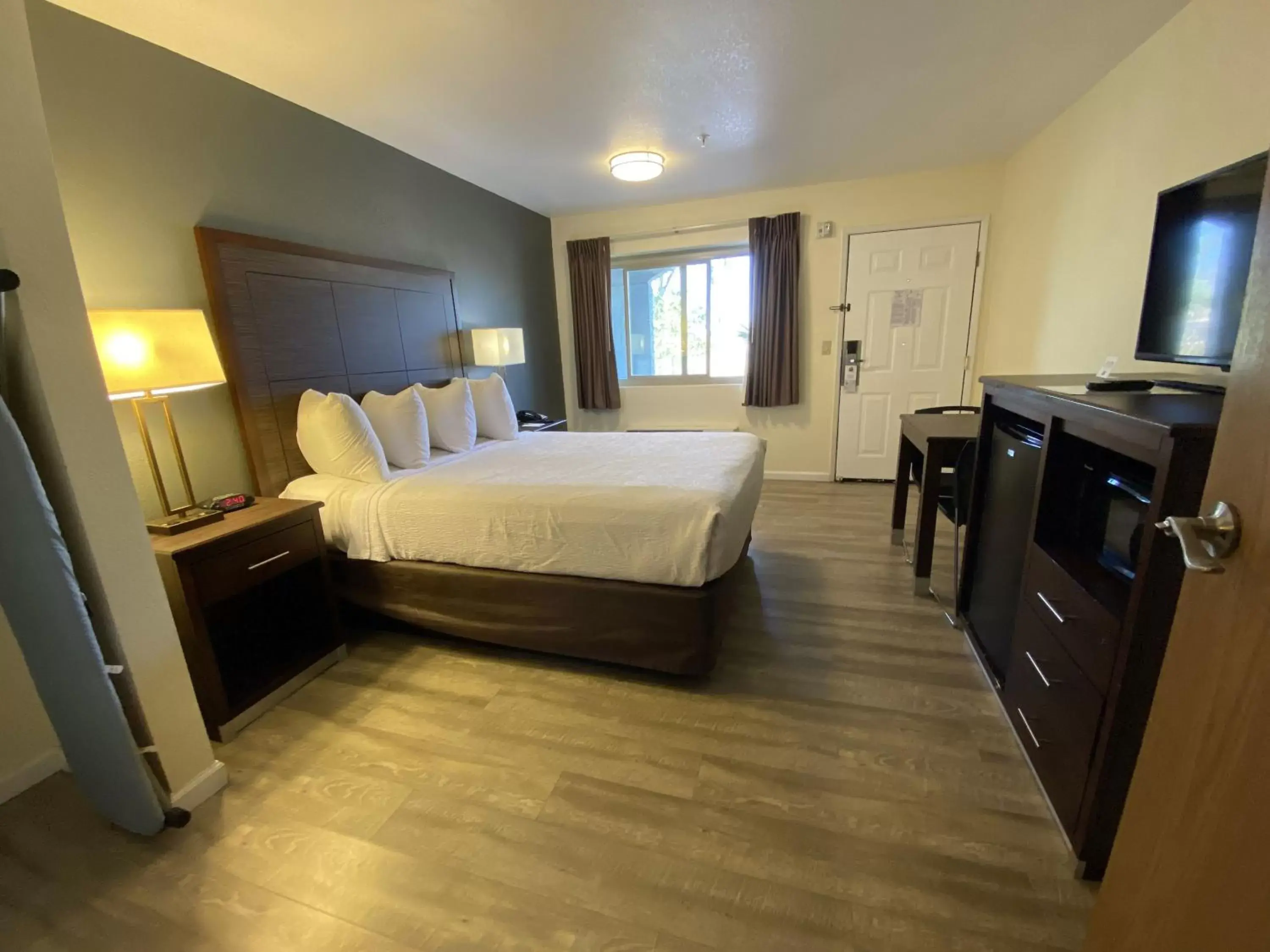Bedroom in SureStay Hotel by Best Western Williams