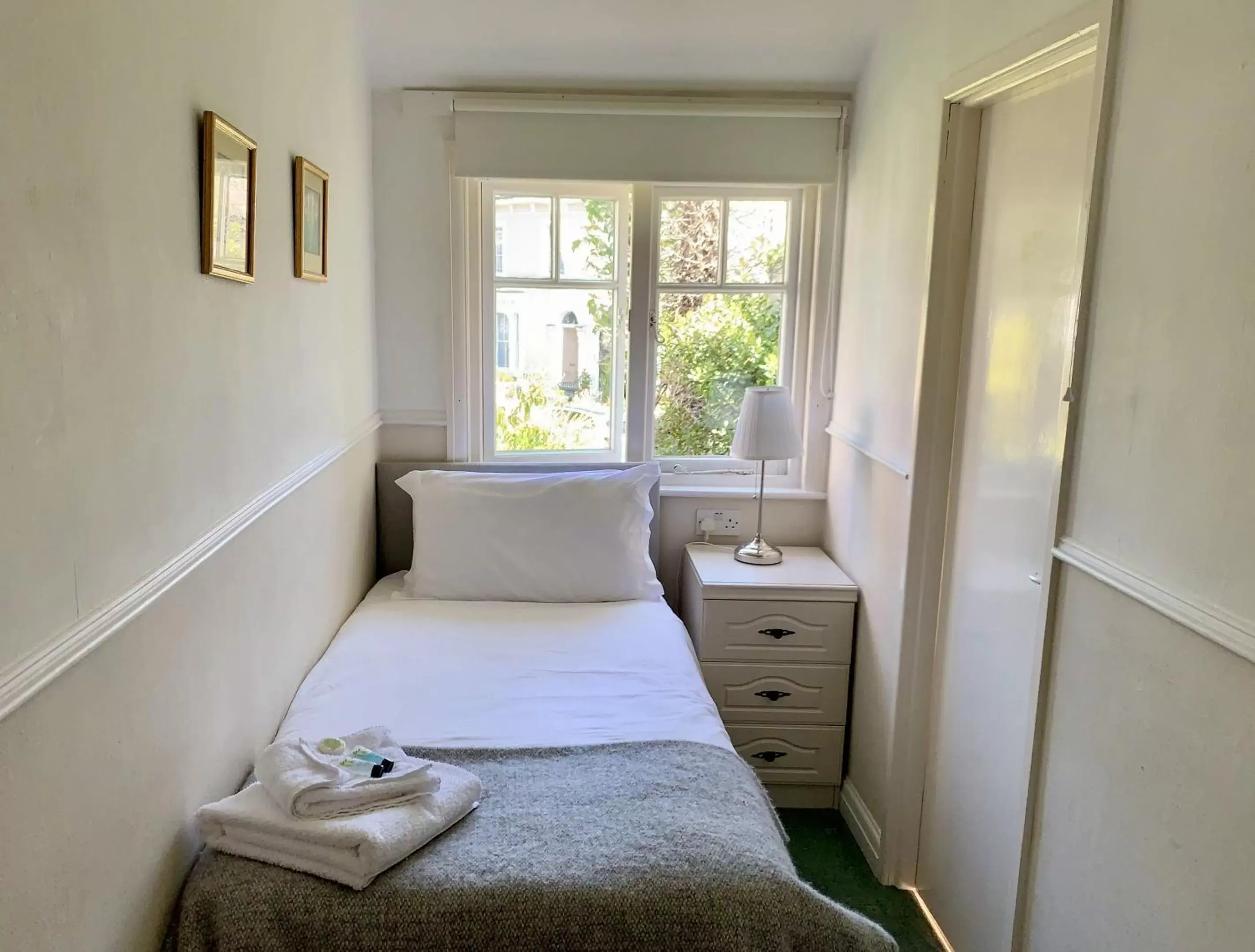 Single Room - single occupancy in Seaclyffe Hotel Ltd