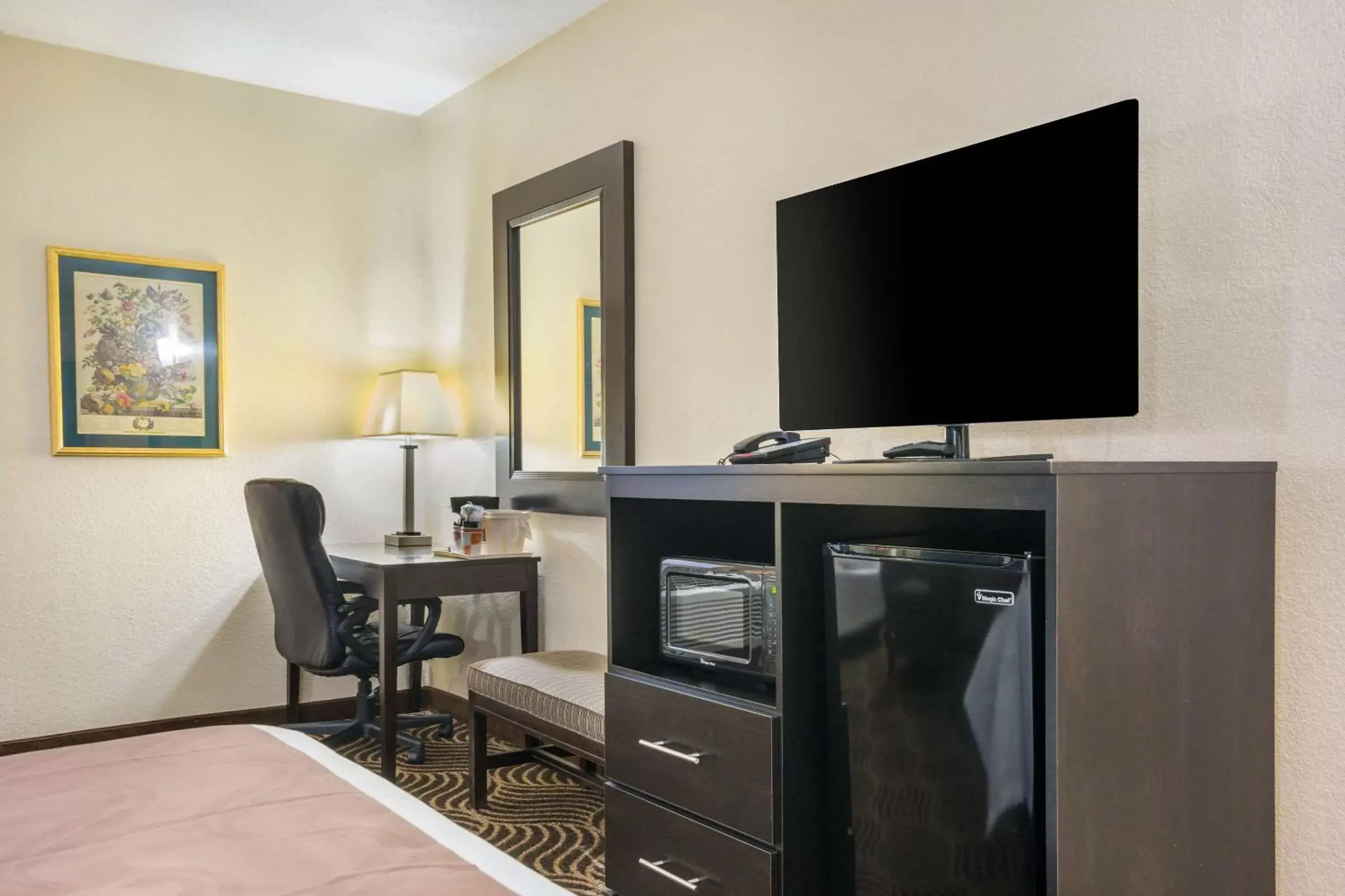 Photo of the whole room, TV/Entertainment Center in Quality Inn & Suites Florence- Cincinnati South