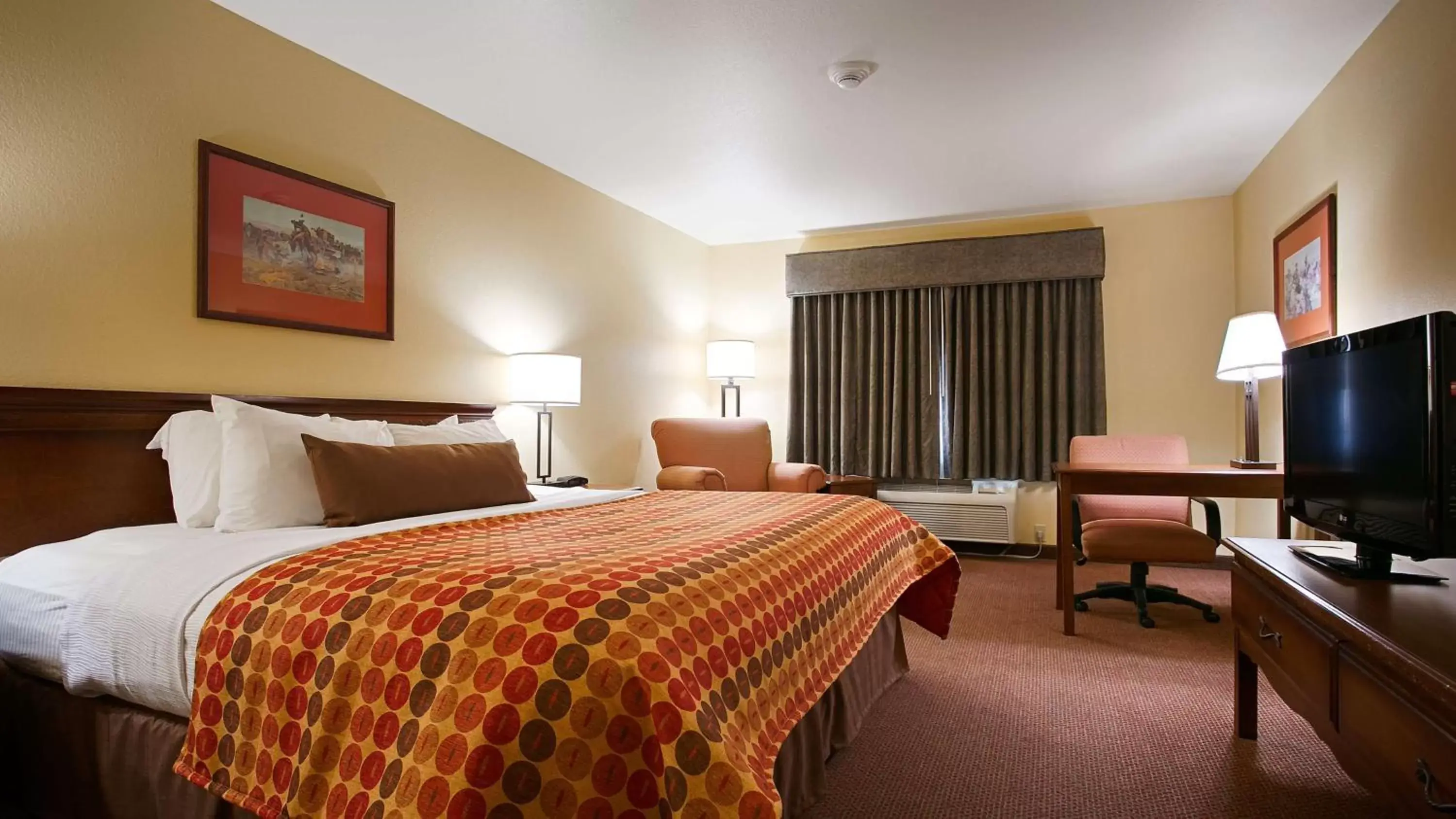 Bedroom in SureStay Plus Hotel by Best Western Coffeyville