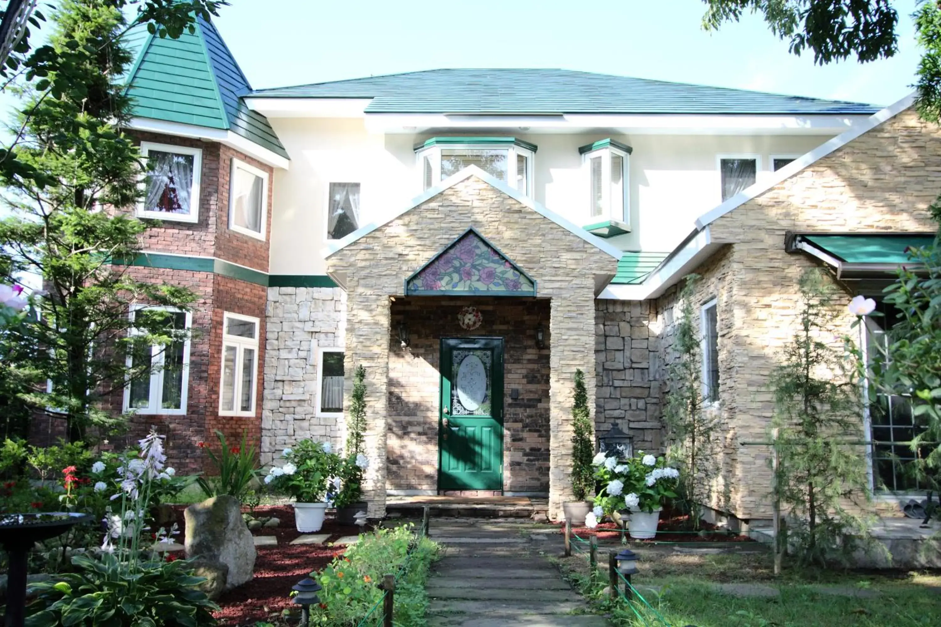 Facade/entrance, Property Building in Scotch Court