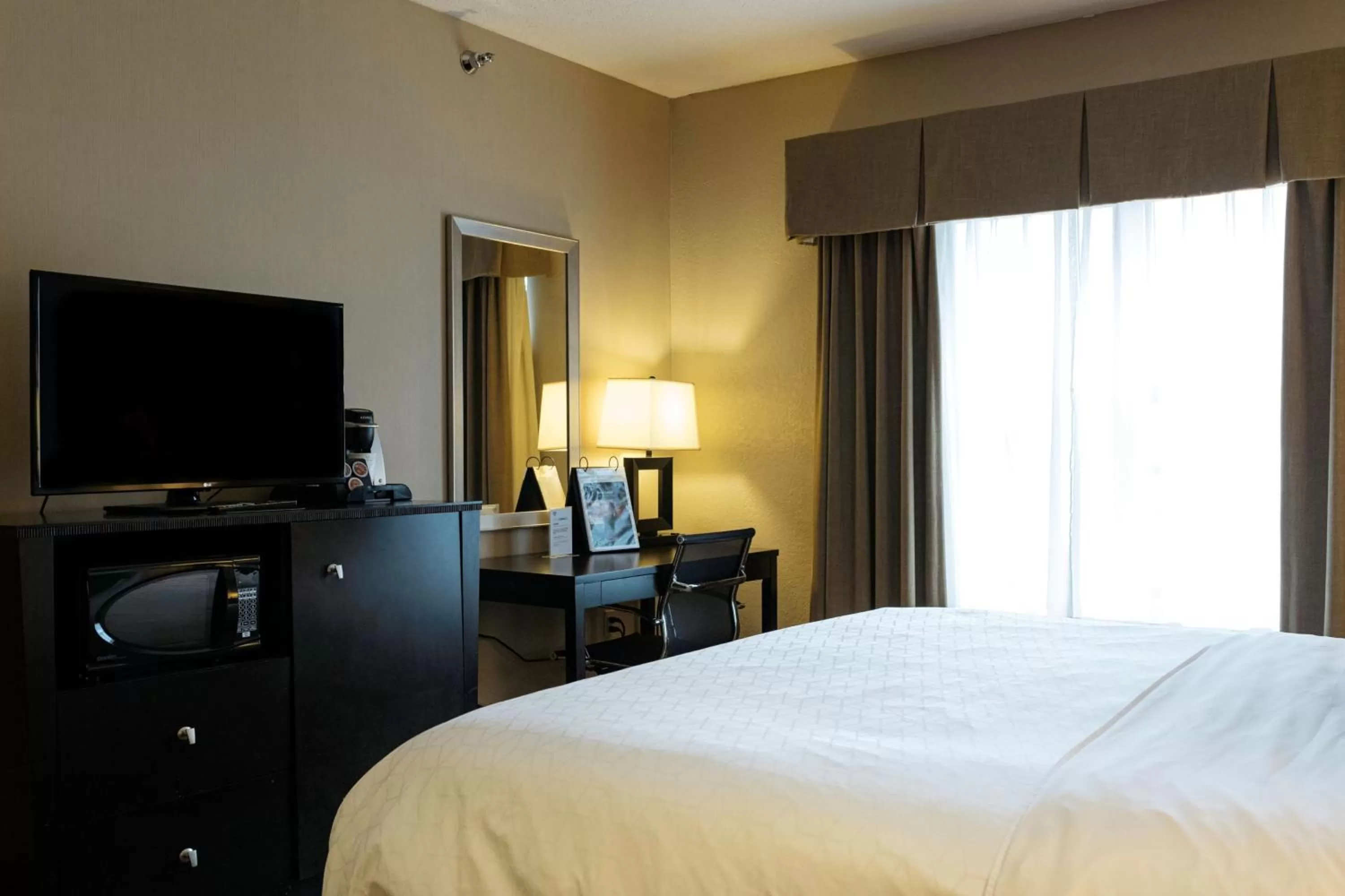 Photo of the whole room, Bed in Holiday Inn Express & Suites - Olathe North by IHG