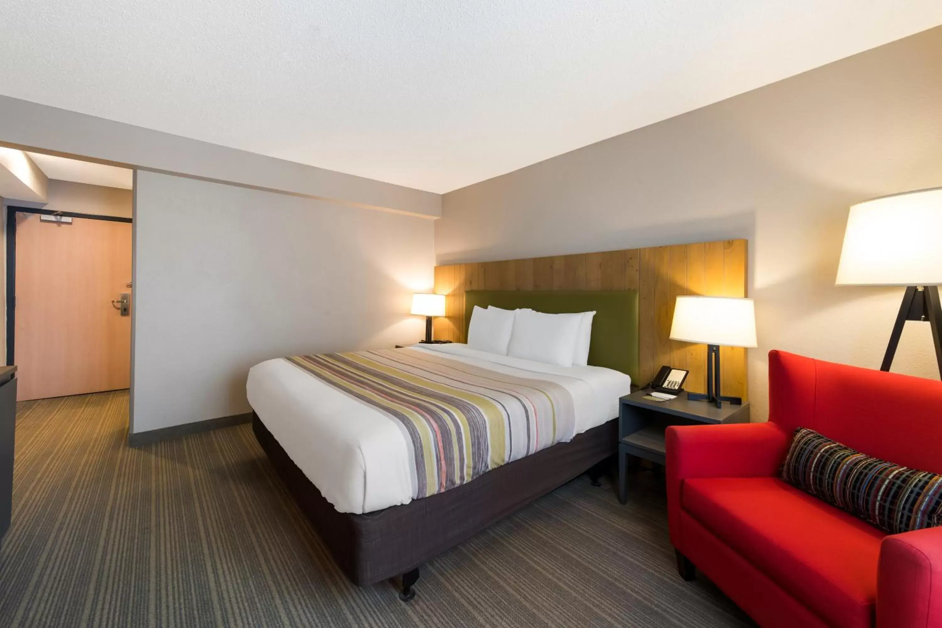 Photo of the whole room, Bed in Country Inn & Suites by Radisson, Wichita East, KS
