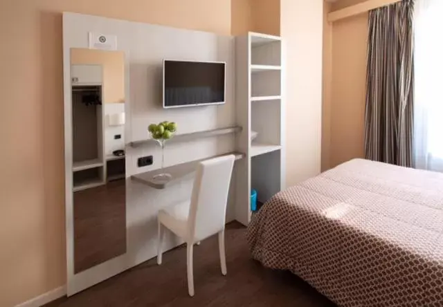 Bedroom, TV/Entertainment Center in Hotel Enrichetta