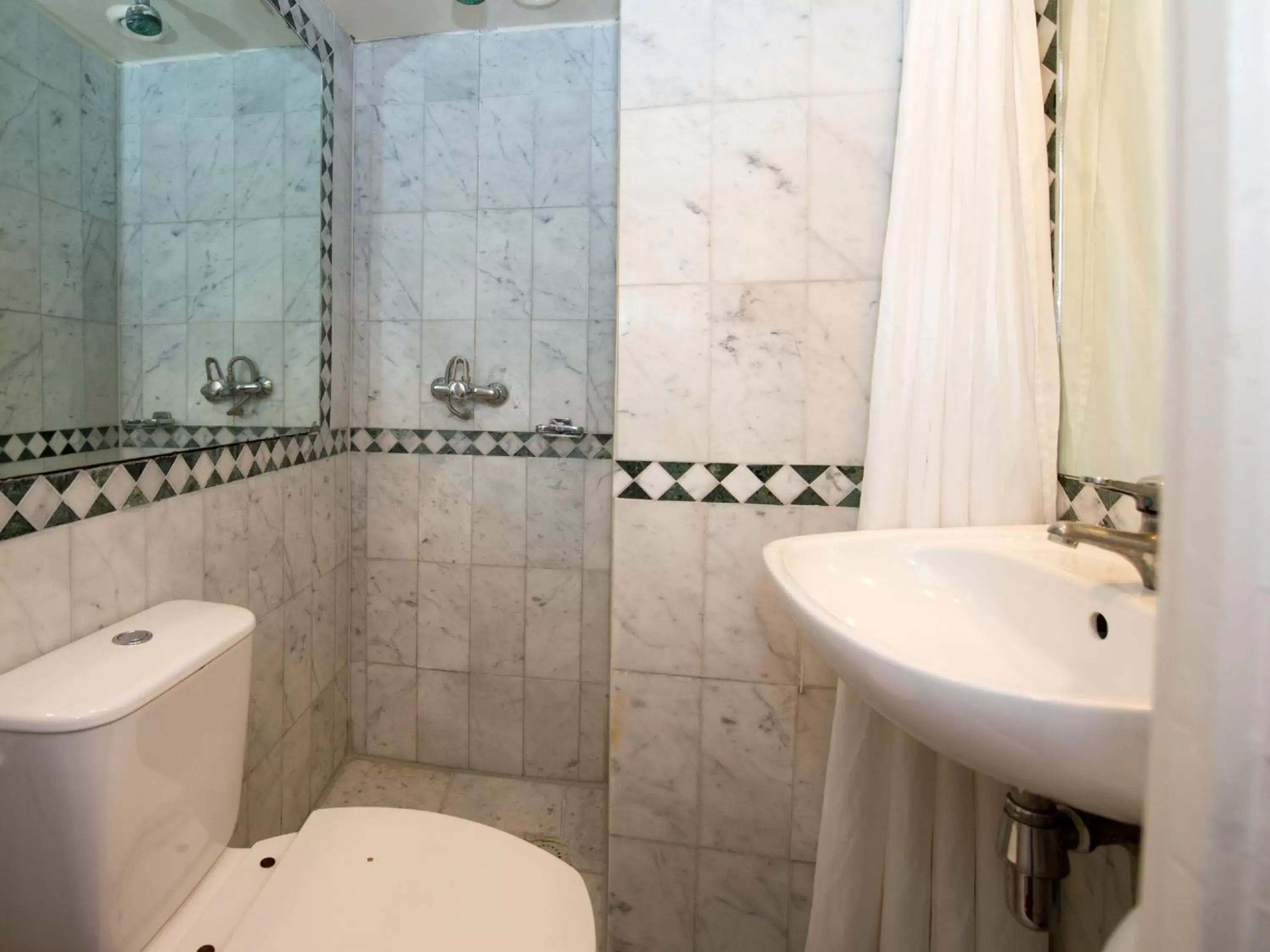 Shower, Bathroom in Rembrandtplein Hotel