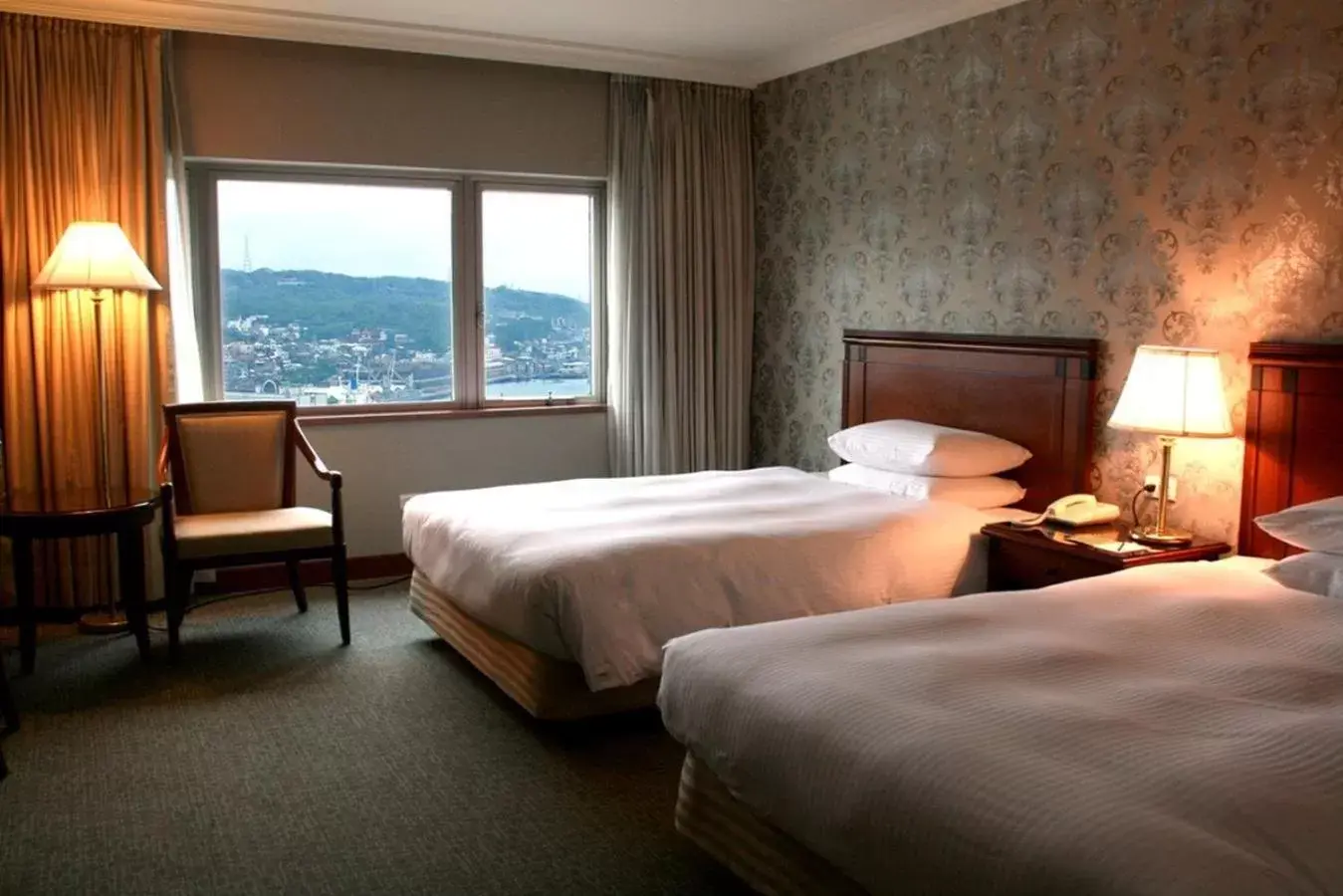 Photo of the whole room, Bed in Evergreen Laurel Hotel - Keelung