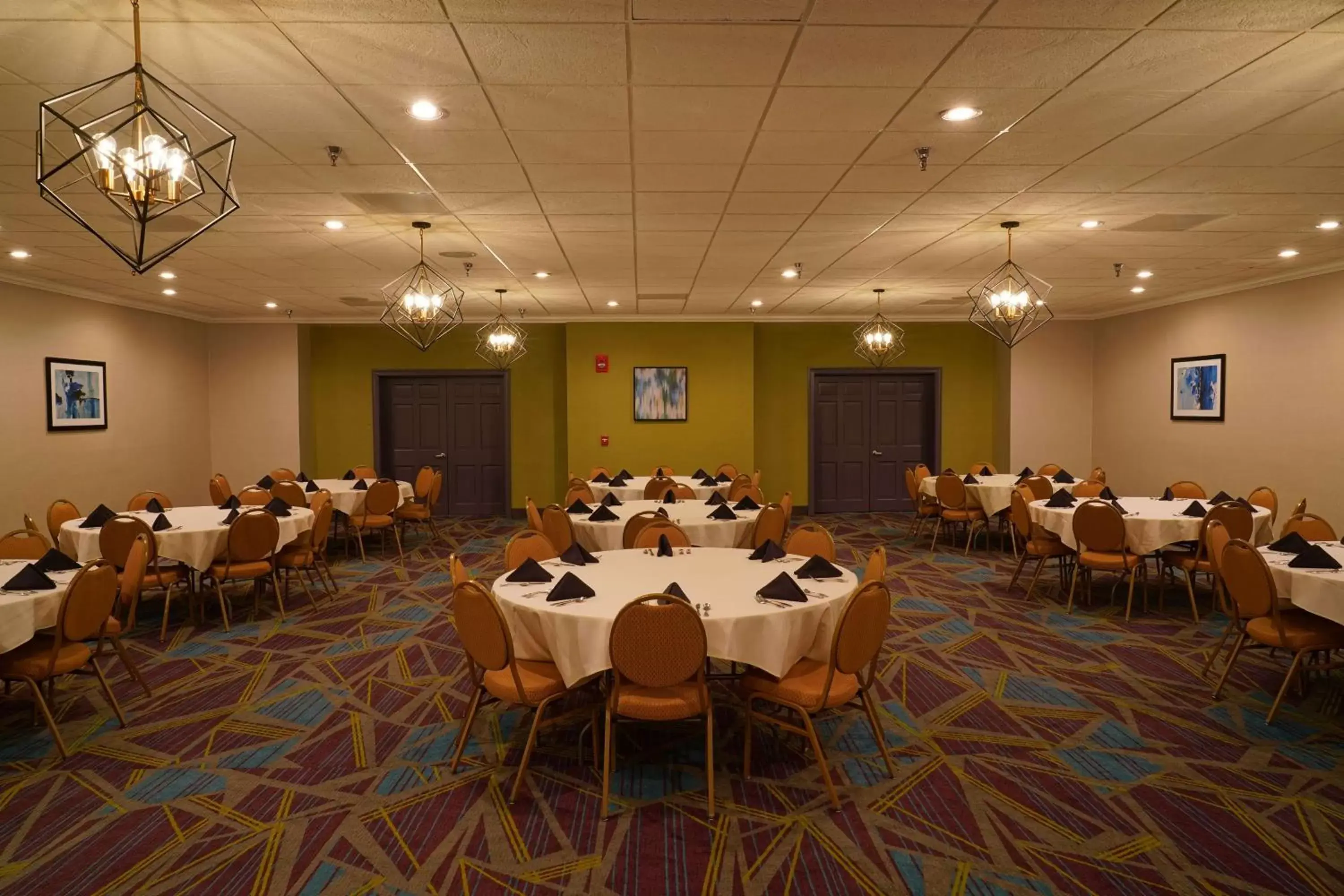 On site, Restaurant/Places to Eat in Best Western Plus Morristown Conference Center