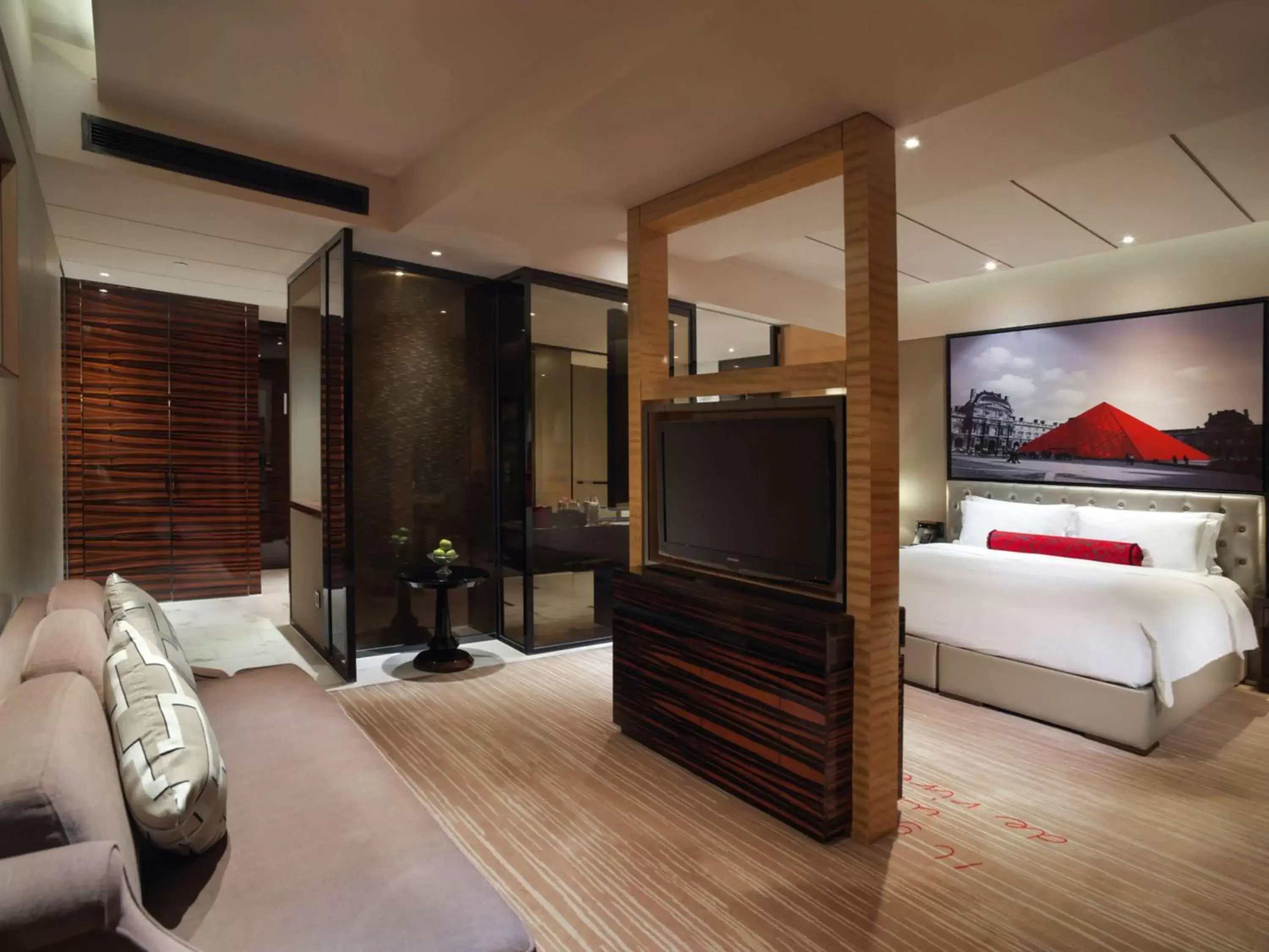 TV and multimedia, TV/Entertainment Center in Sofitel Guangzhou Sunrich