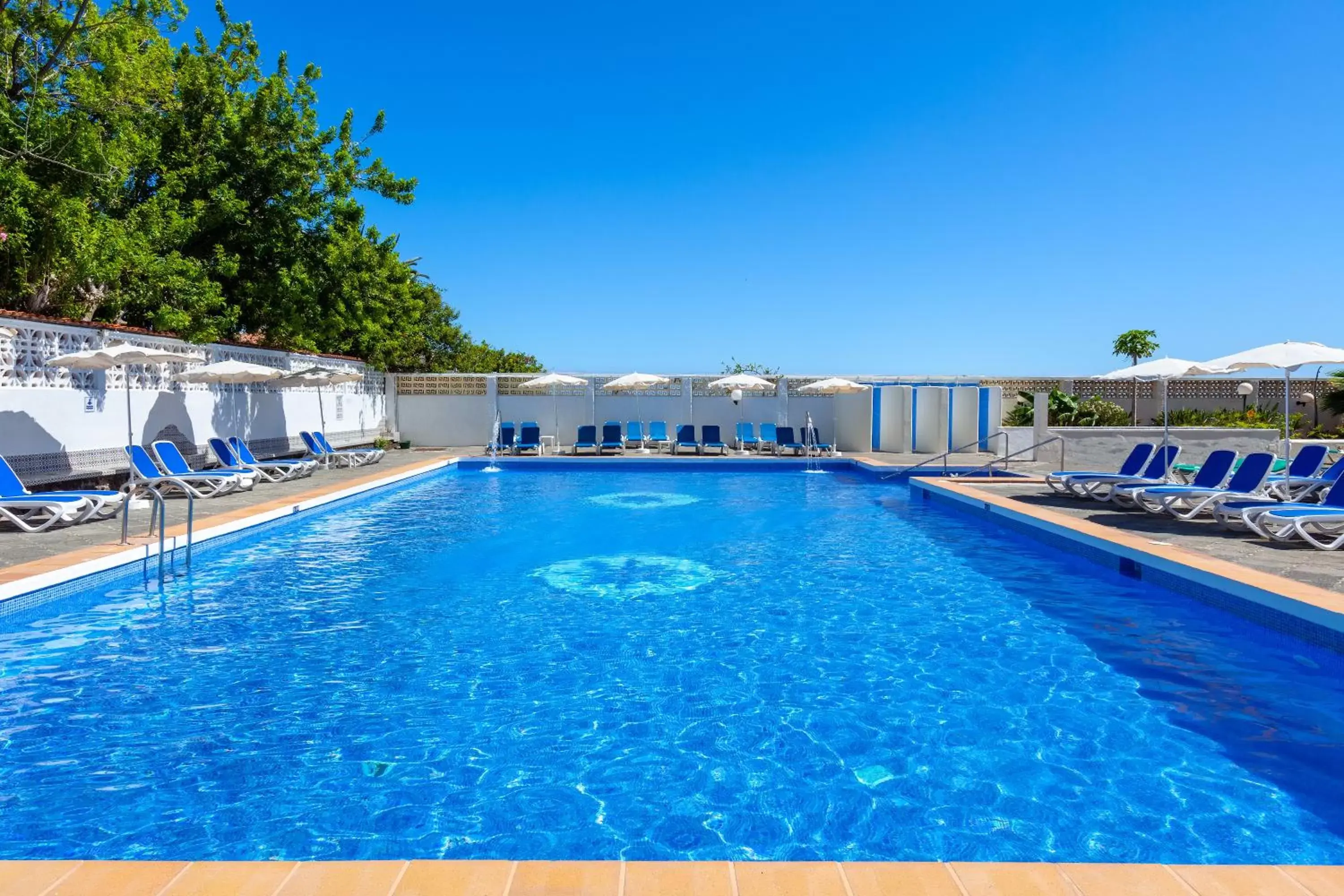 Swimming Pool in Hotel Panoramica Garden