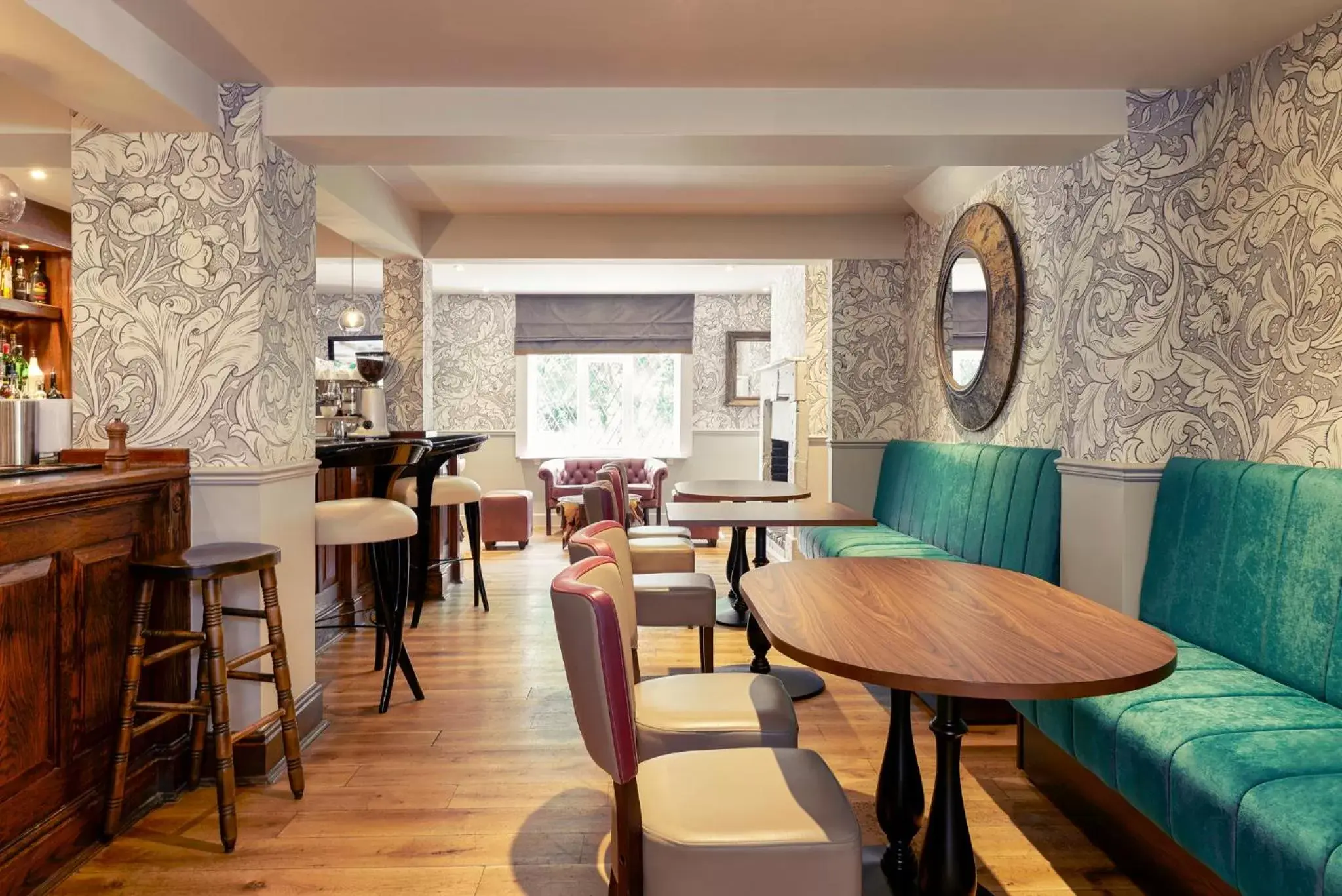 Lounge or bar, Restaurant/Places to Eat in Mercure Thame Lambert Hotel
