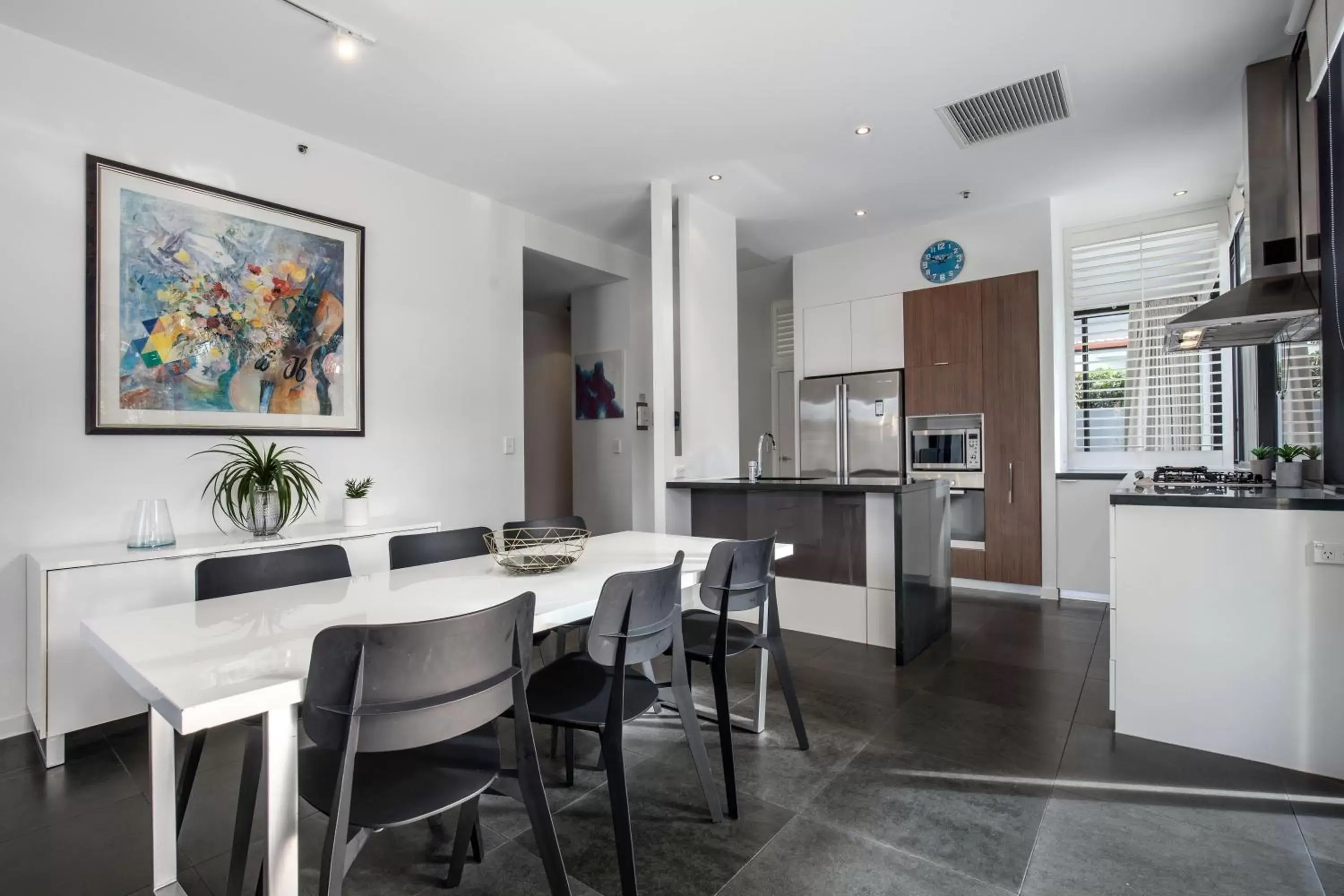 Dining Area in Ultra Broadbeach