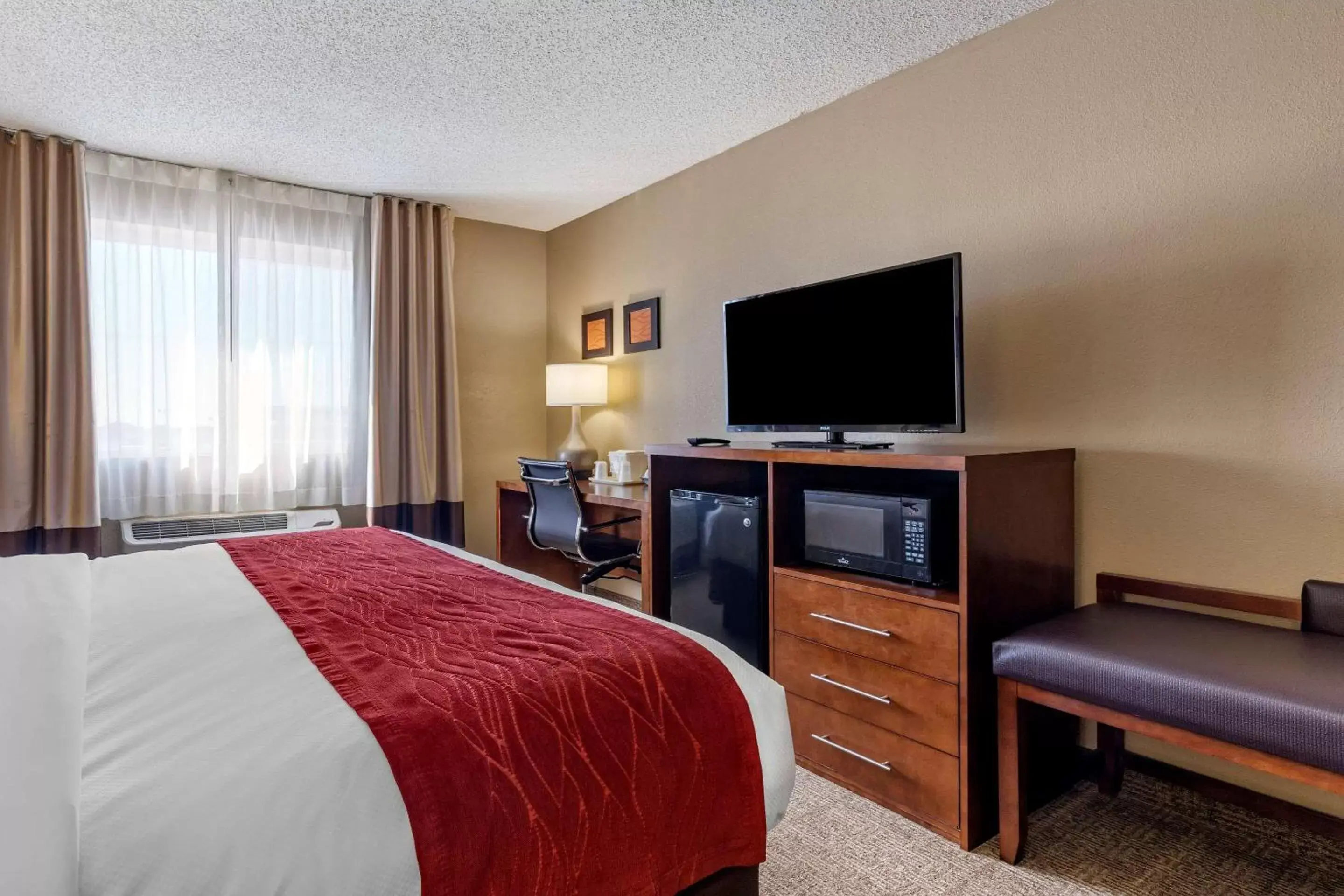Bed in Comfort Inn & Suites Hays I-70