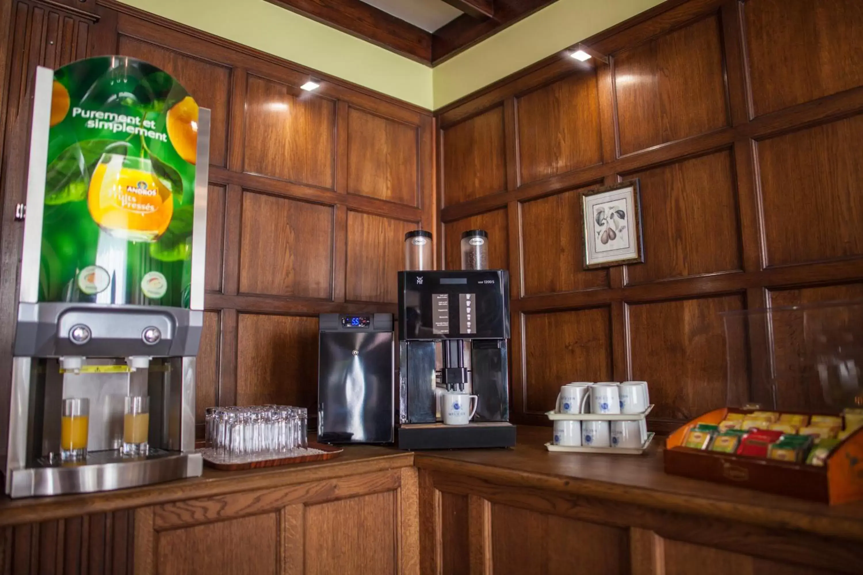 Buffet breakfast, Coffee/Tea Facilities in Hotel Meurice