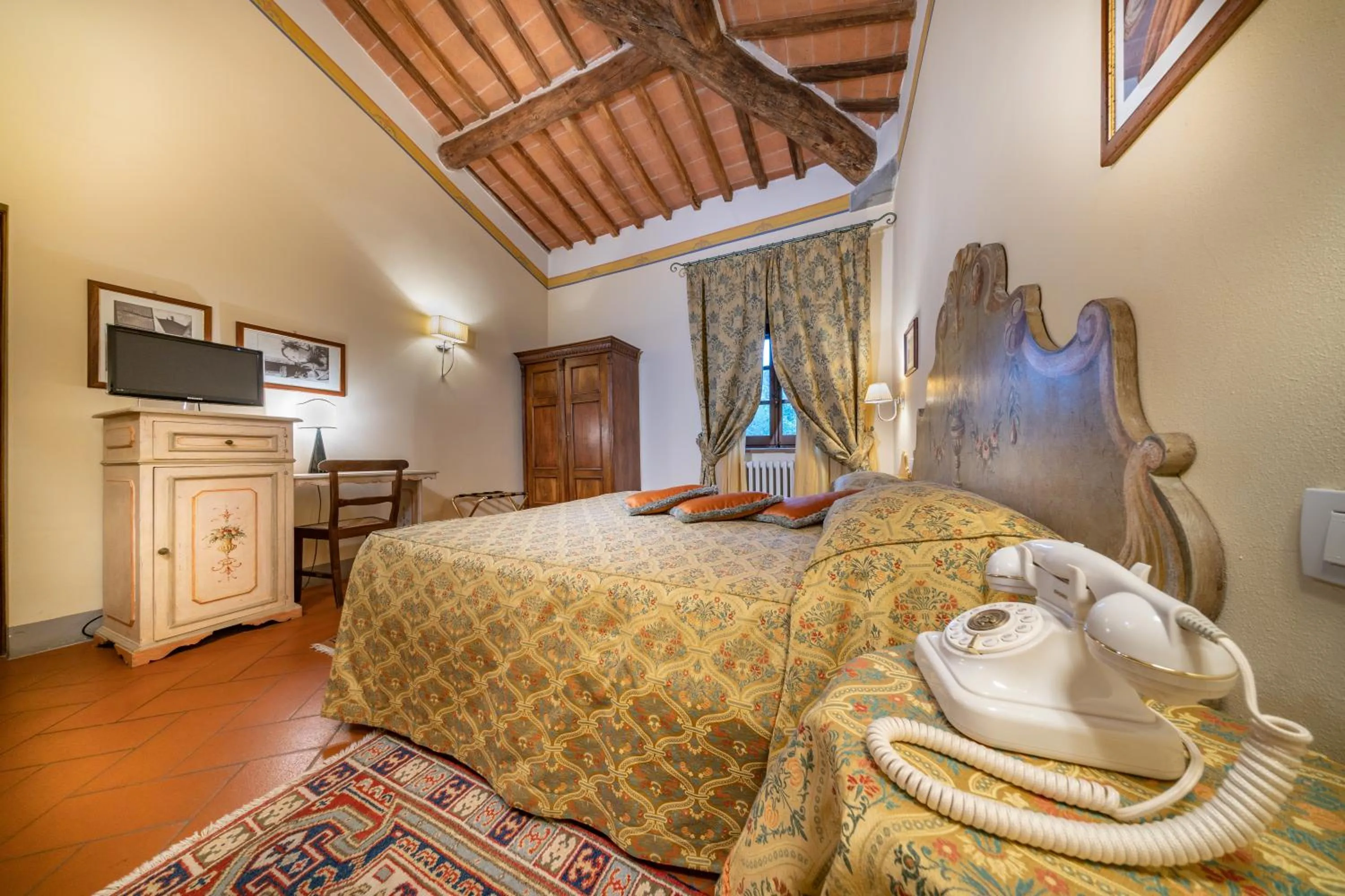 Double Room in Villa Borgo San Pietro