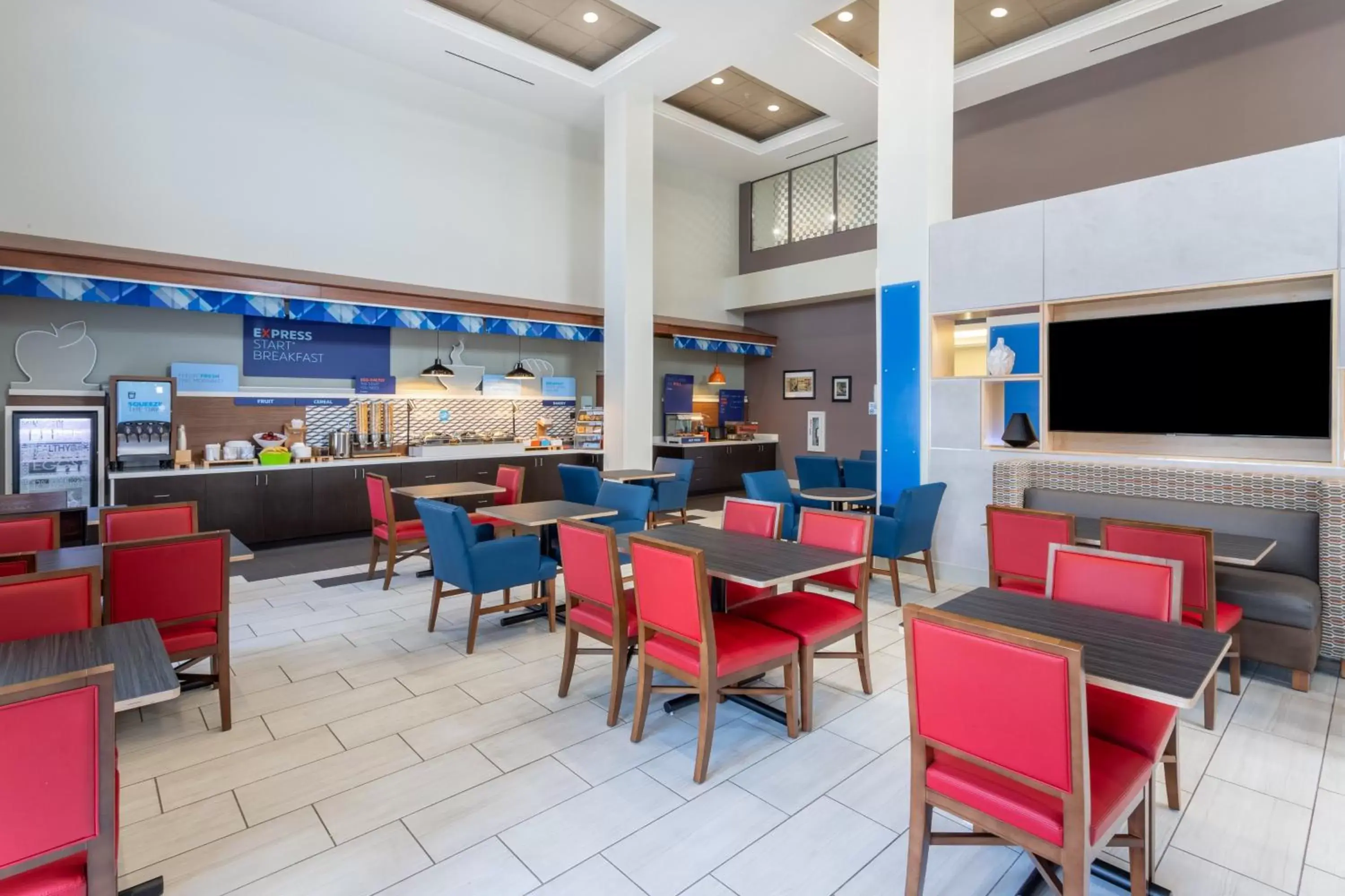 Breakfast, Restaurant/Places to Eat in Holiday Inn Express Crystal River, an IHG Hotel