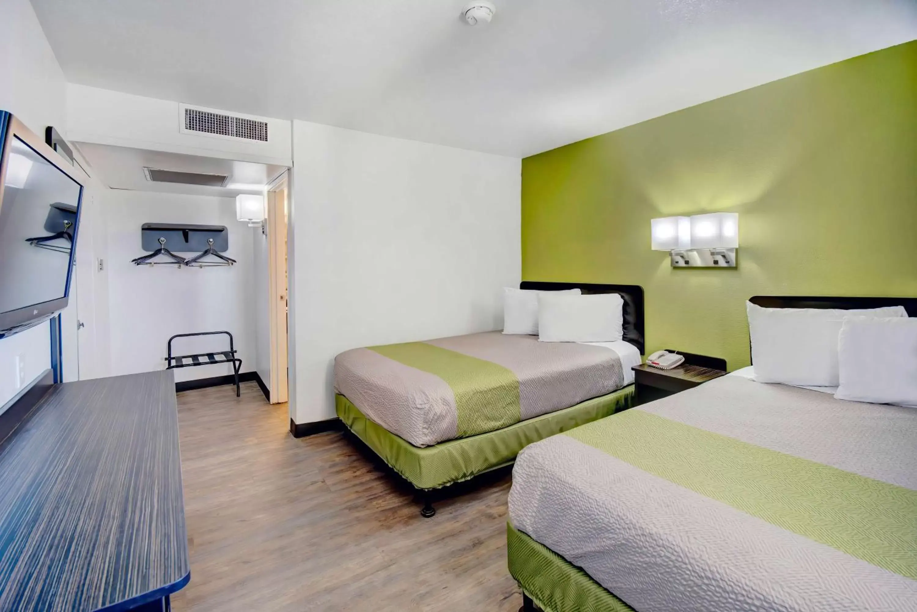 Bedroom, Bed in Motel 6-Douglas, AZ