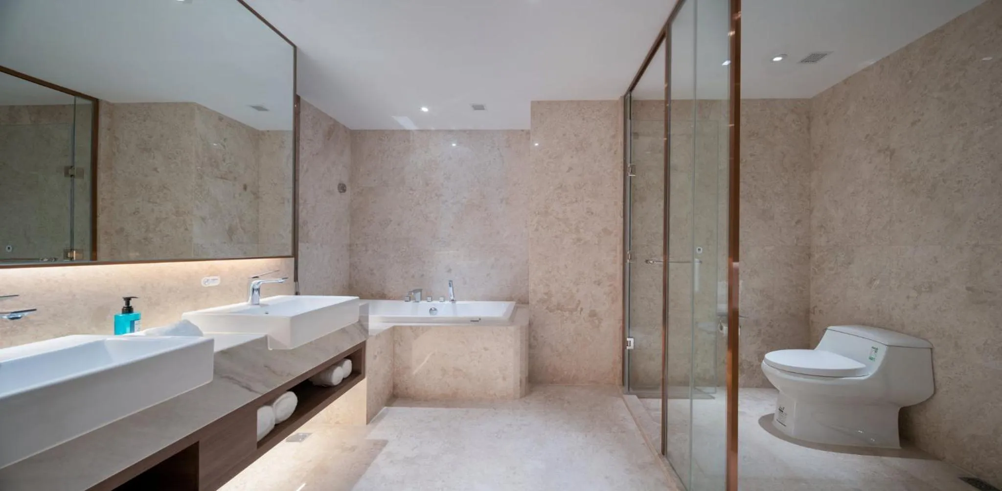 Photo of the whole room in Holiday Inn Express Jinjiang Anhai by IHG