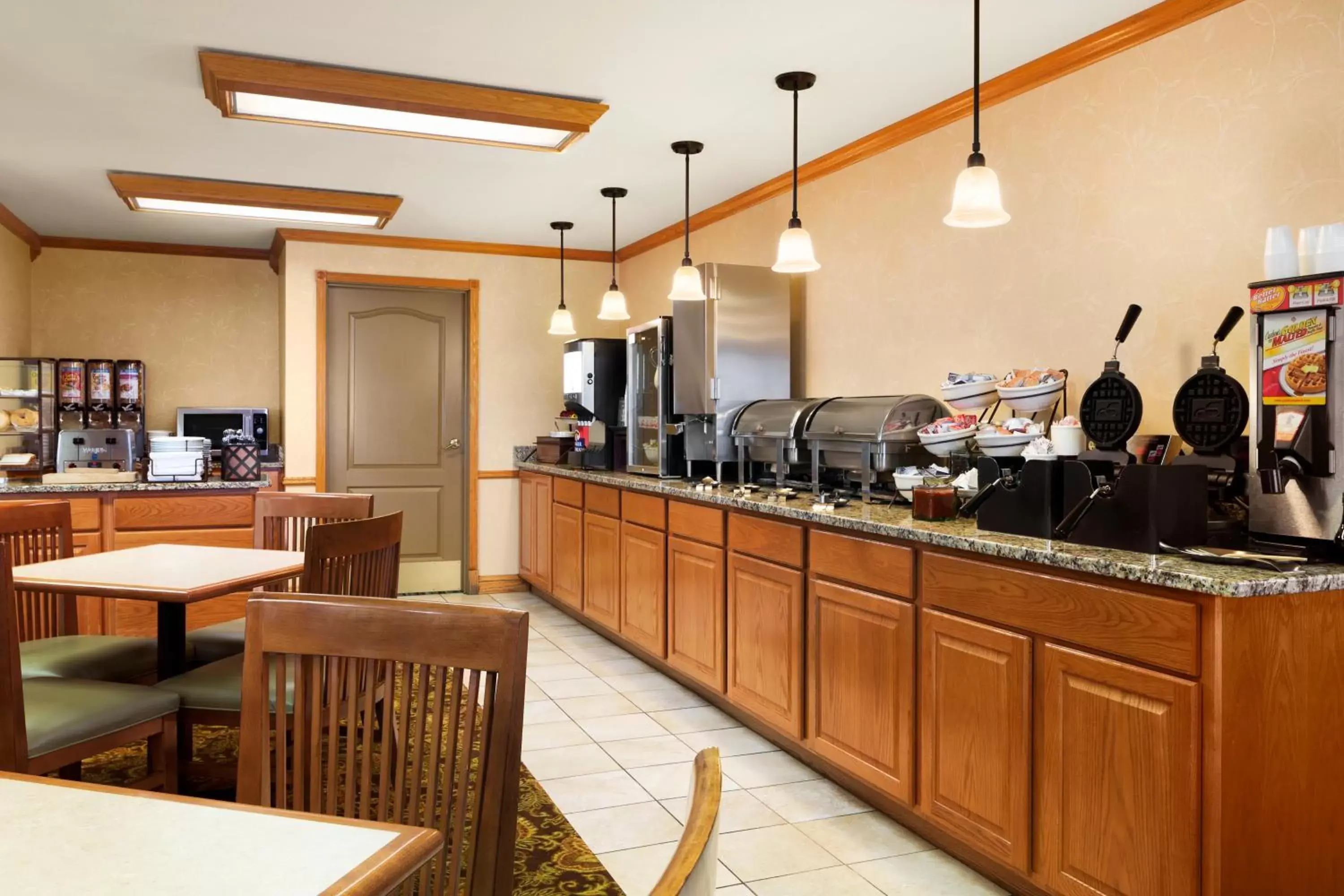 On site, Restaurant/Places to Eat in Country Inn & Suites by Radisson, Kenosha, WI