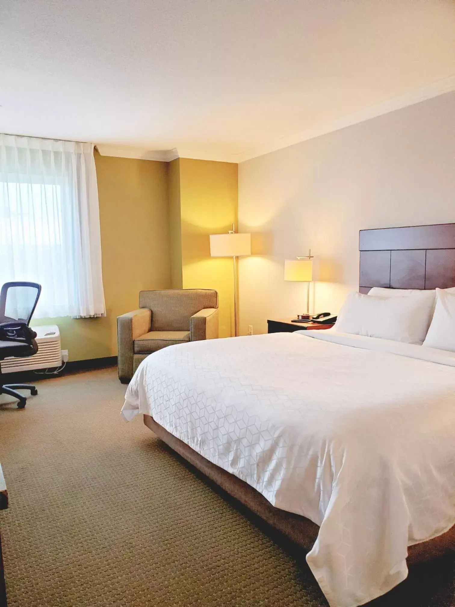 Bedroom, Bed in Holiday Inn Express Hotel & Suites Portland-Northwest Downtown, an IHG Hotel