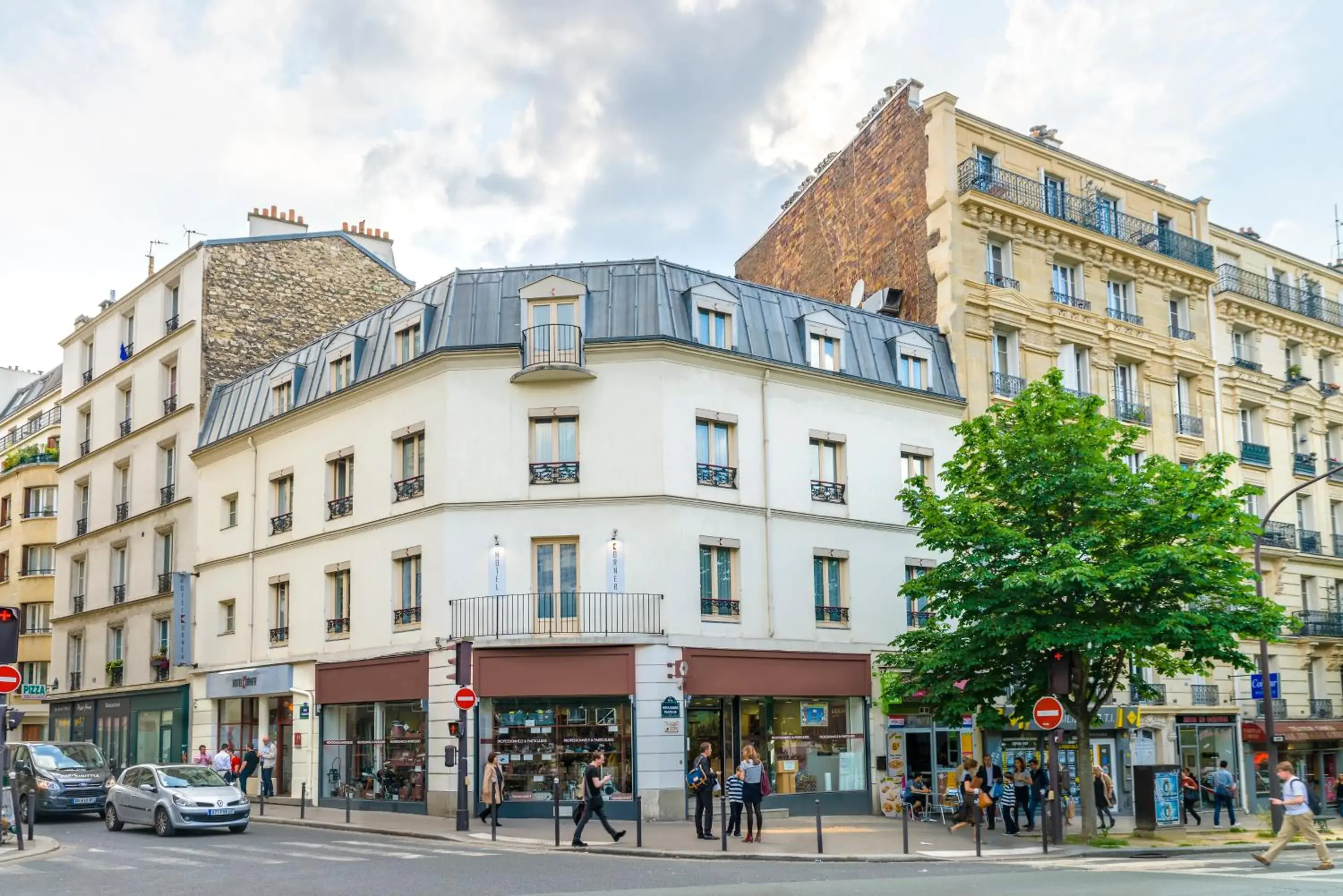 Property Building in Hotel Korner Montparnasse