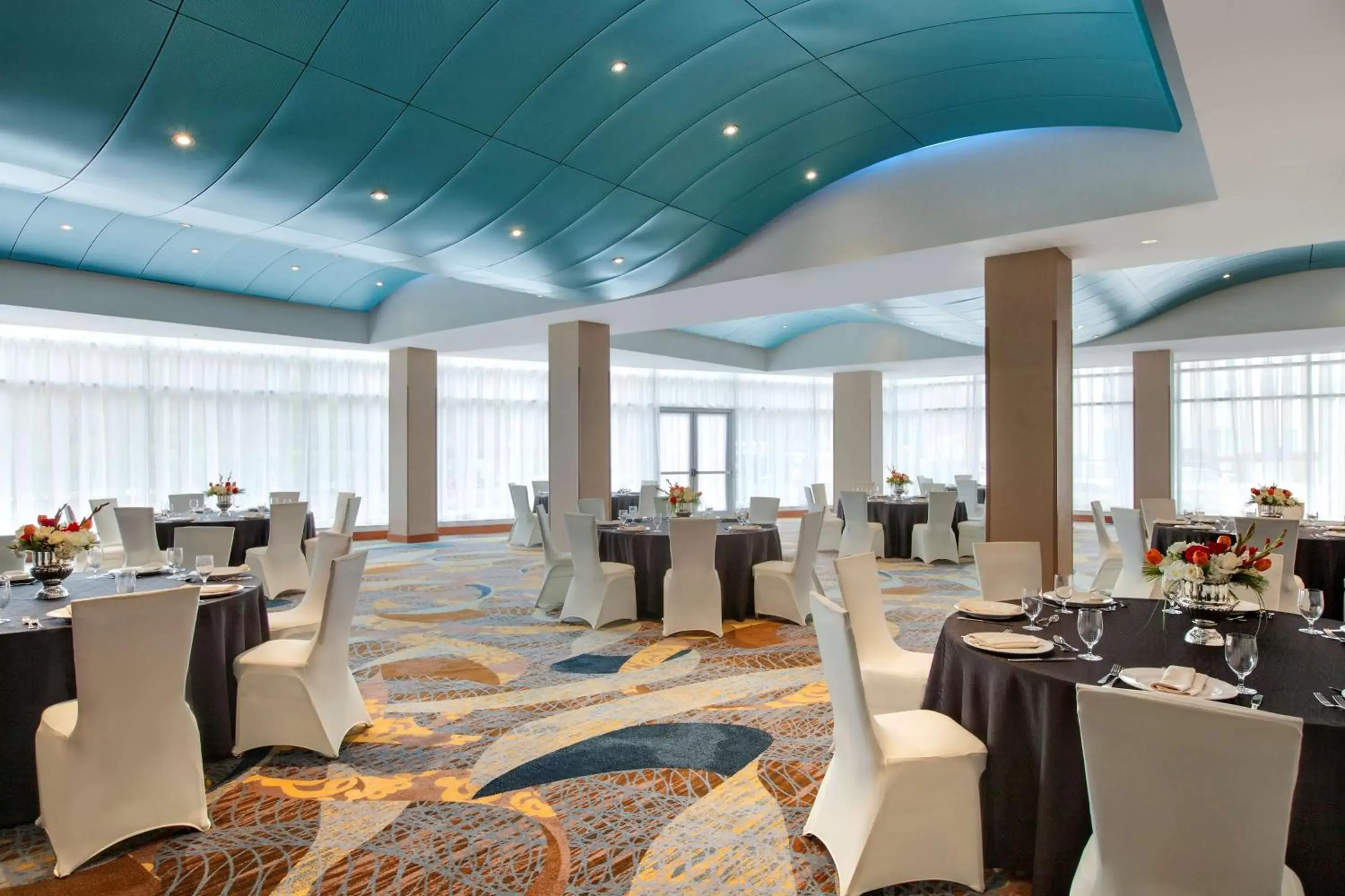 Meeting/conference room, Restaurant/Places to Eat in Hilton Baltimore BWI Airport