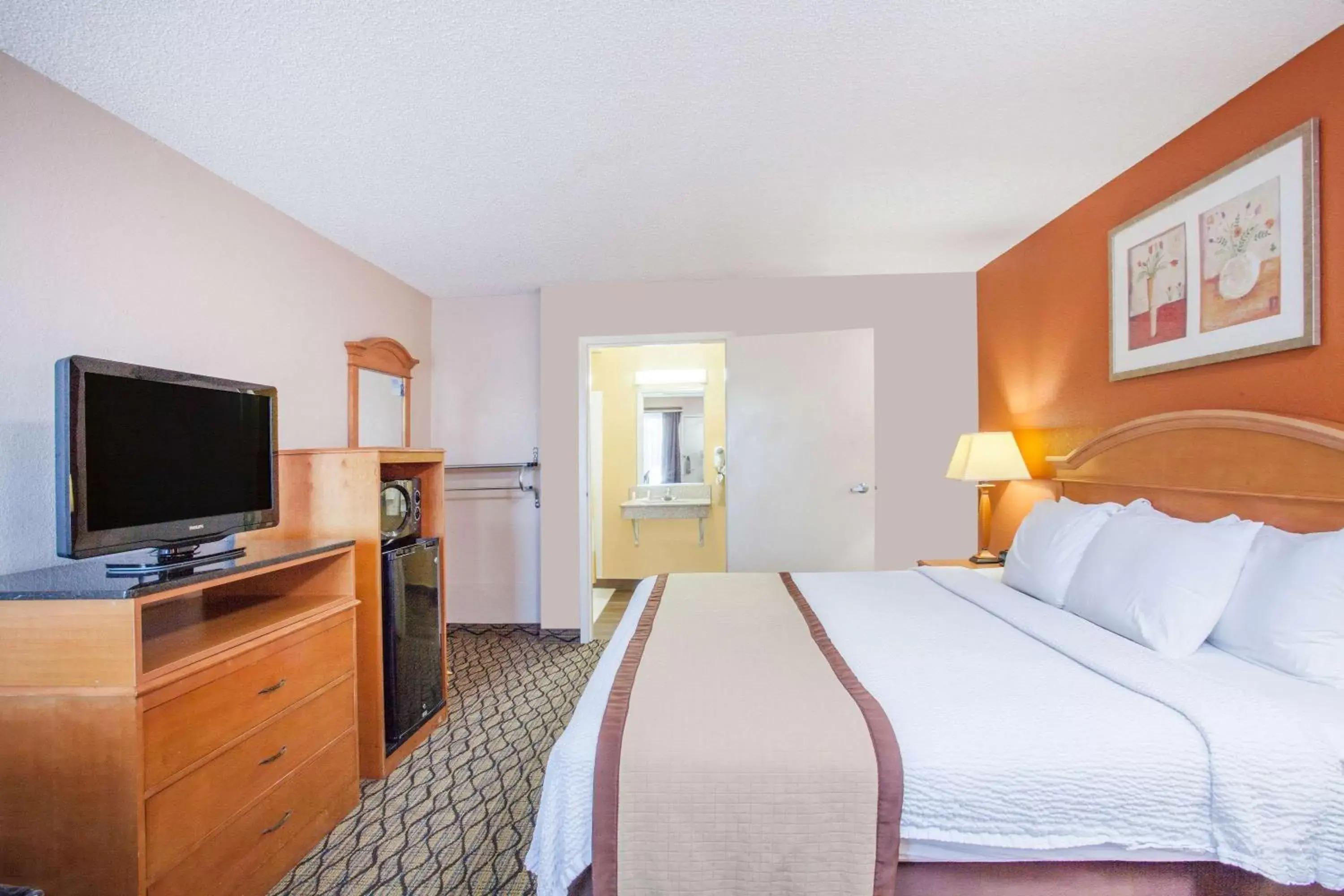 Baymont by Wyndham Madison Heights Detroit Area Baymont by Wyndham Madison Heights Detroit Area