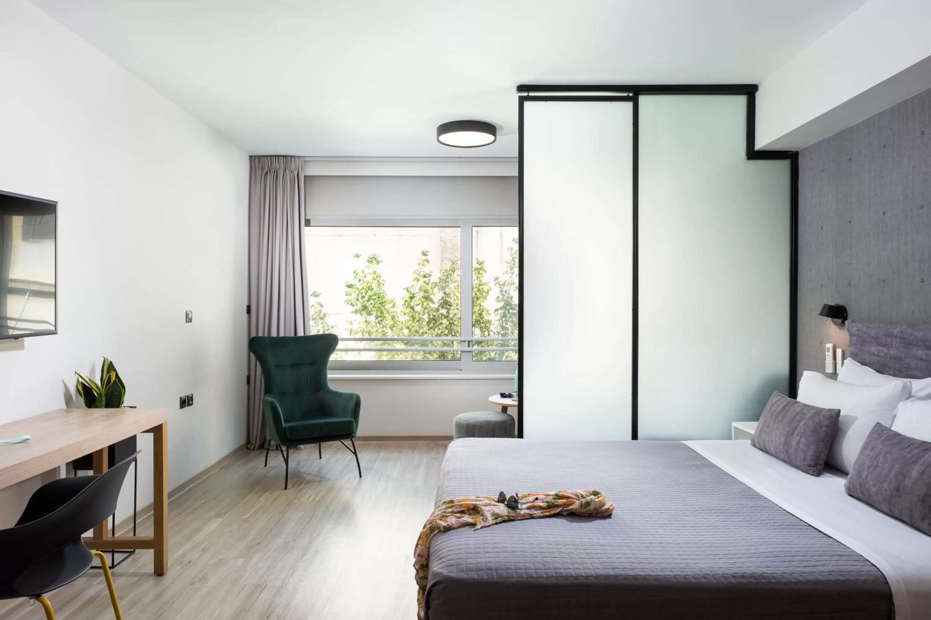 Photo of the whole room, Bed in Enattica Suites