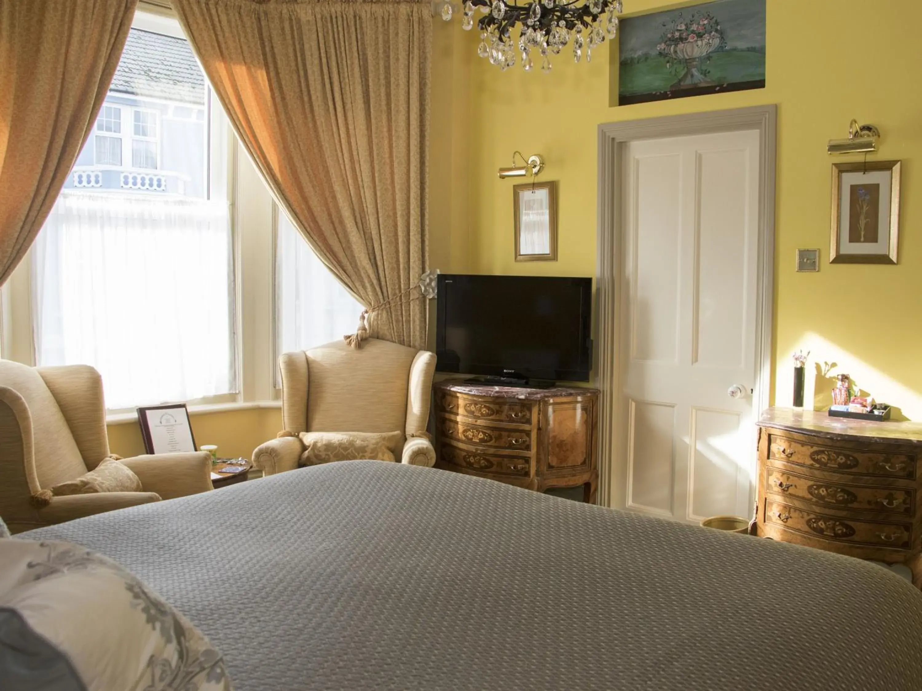 Bedroom, Bed in Albert & Victoria Guest House