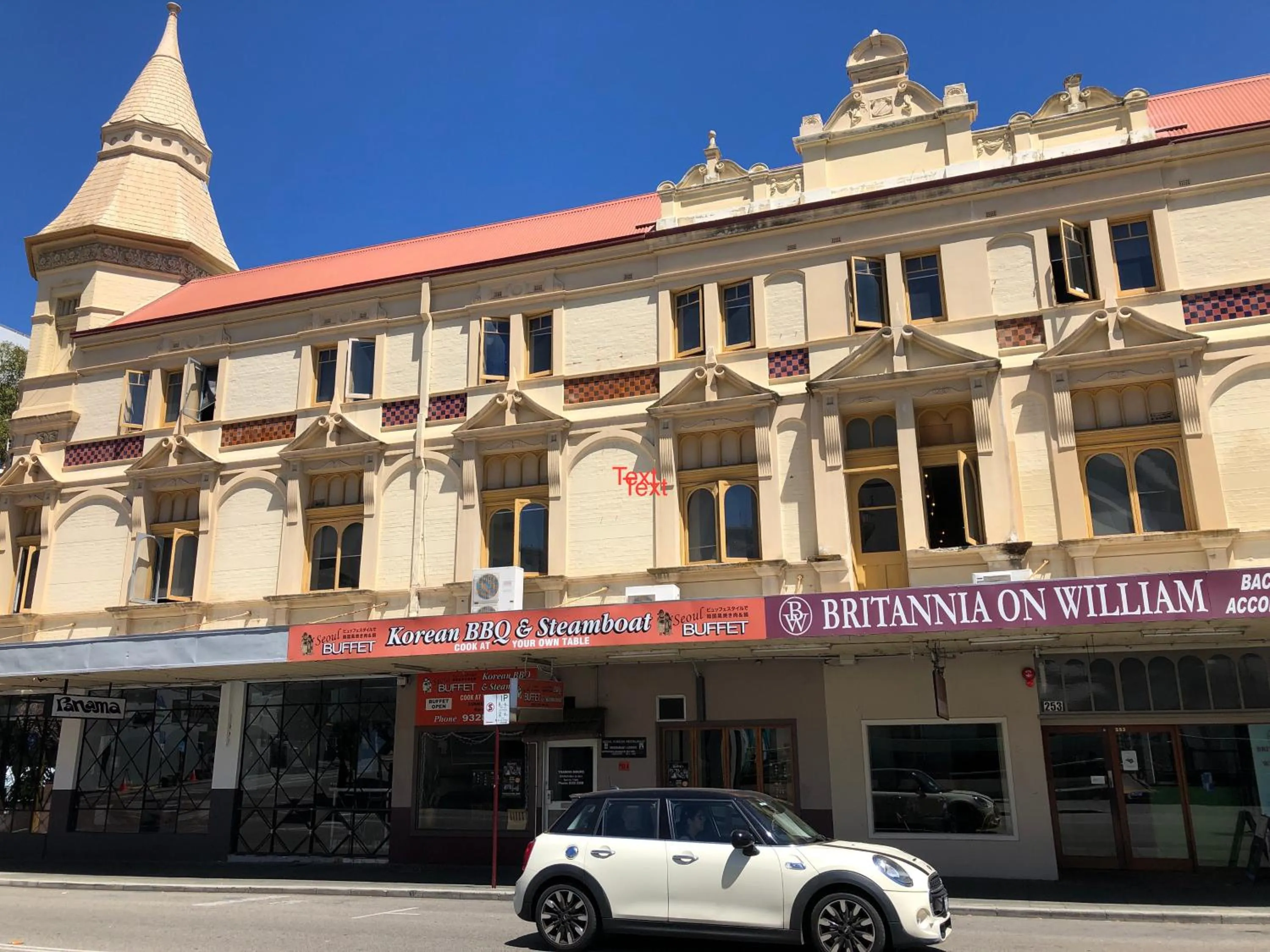 Facade/entrance in Britannia on William