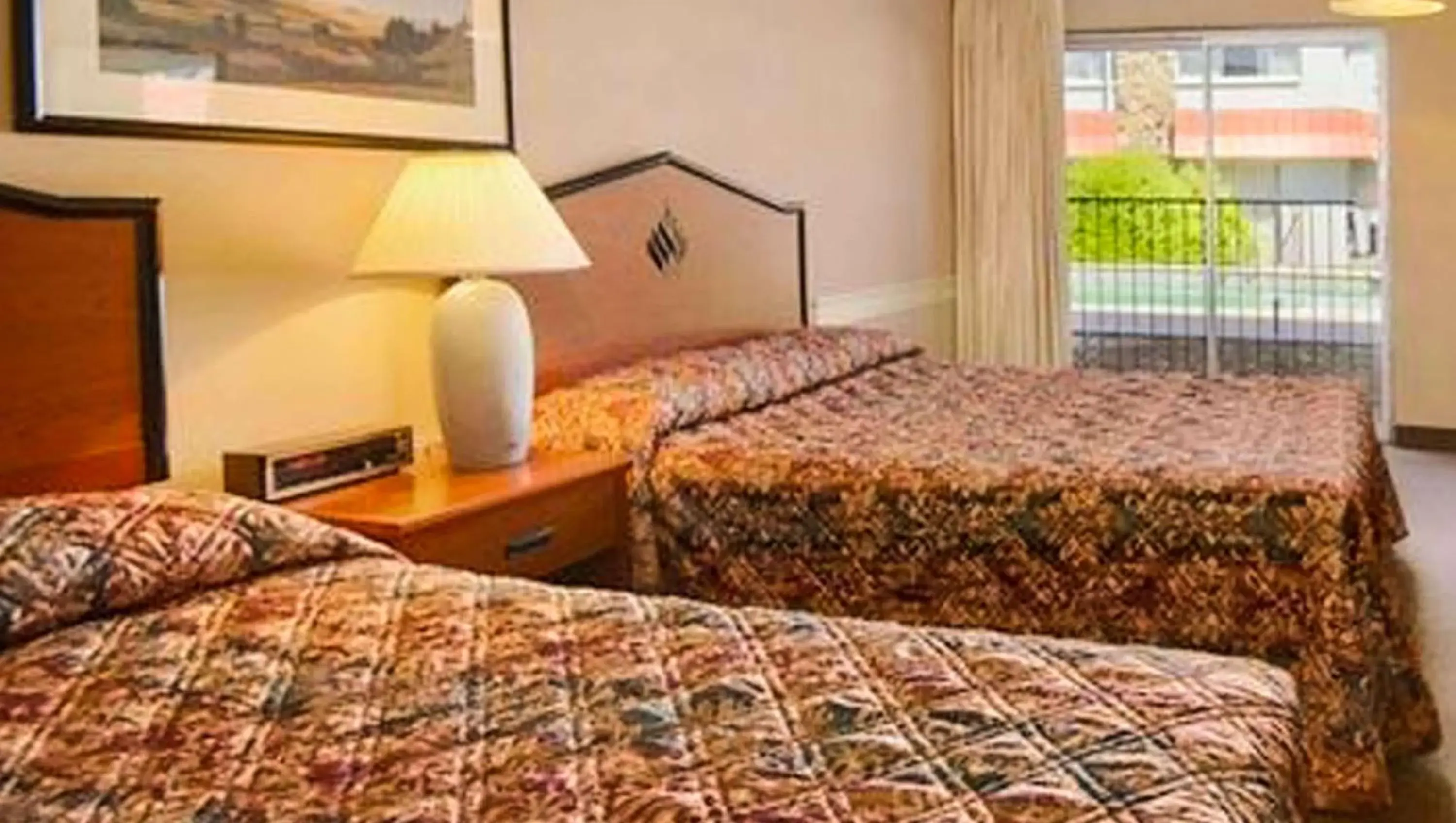 Photo of the whole room, Bed in The La Grande Inn