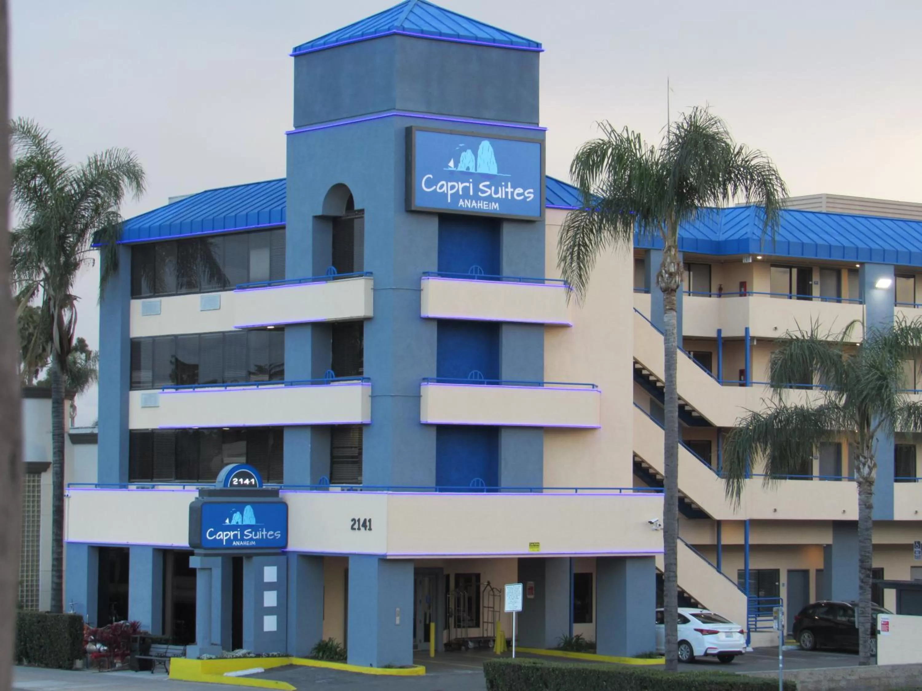 Property building in Capri Suites Anaheim