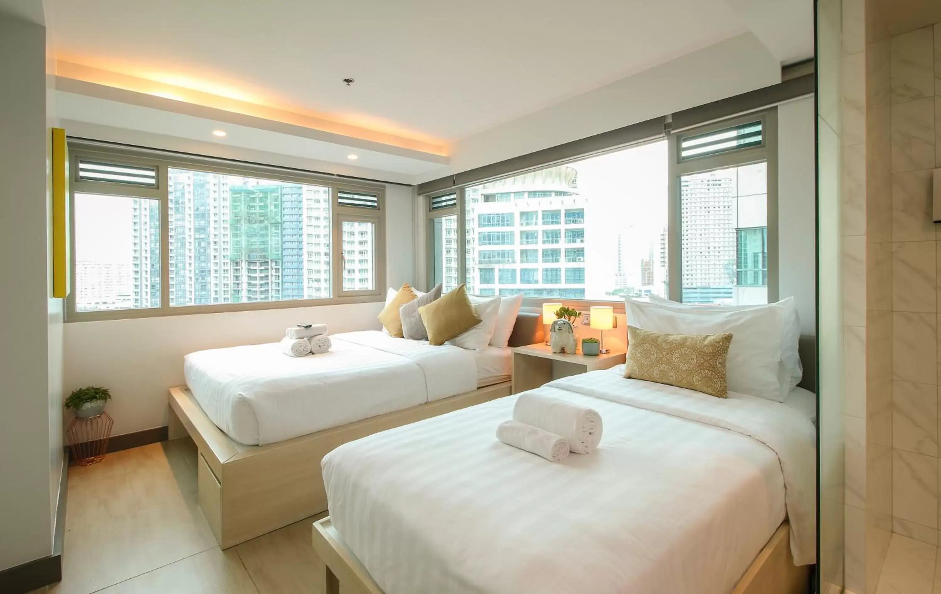 Bed in The Mini Suites - Eton Tower Makati