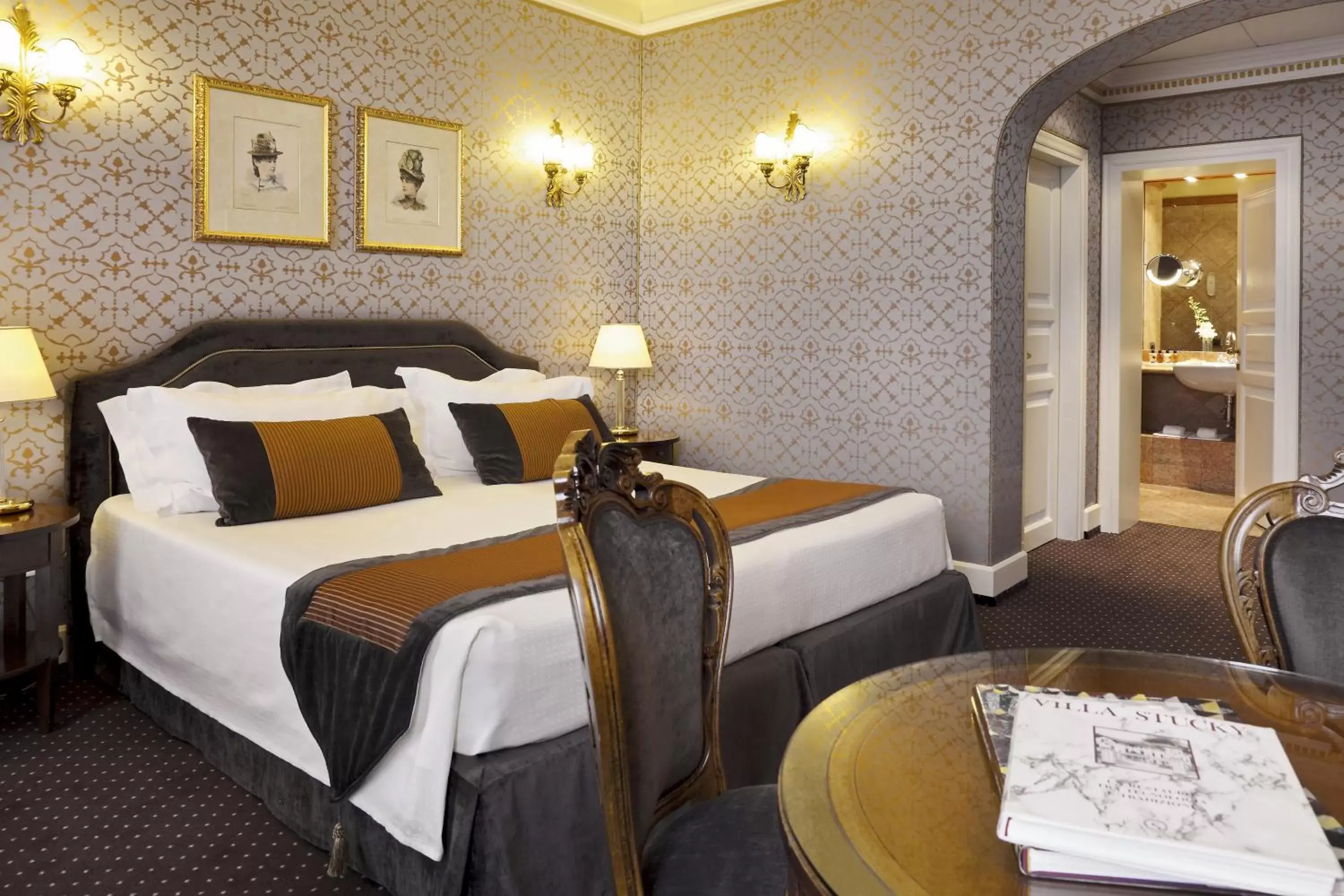 Photo of the whole room, Bed in Londra Palace Venezia