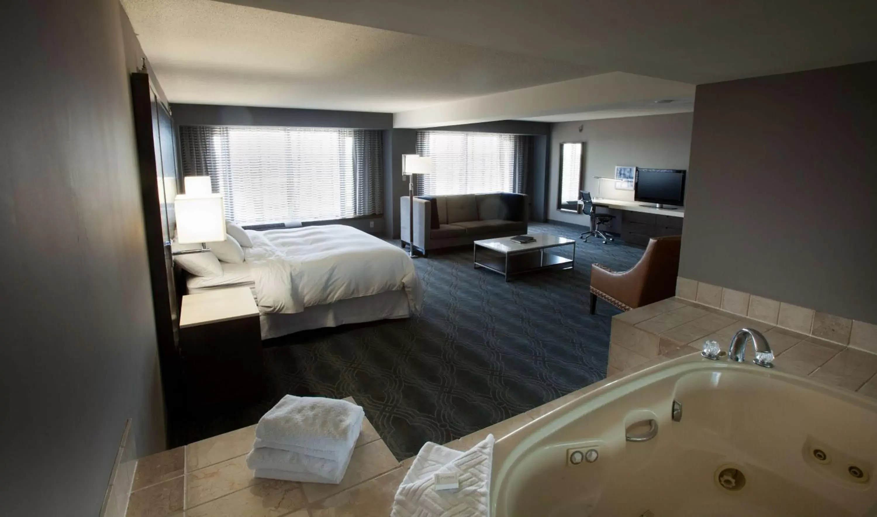 Bed in DoubleTree by Hilton Bloomington Minneapolis South