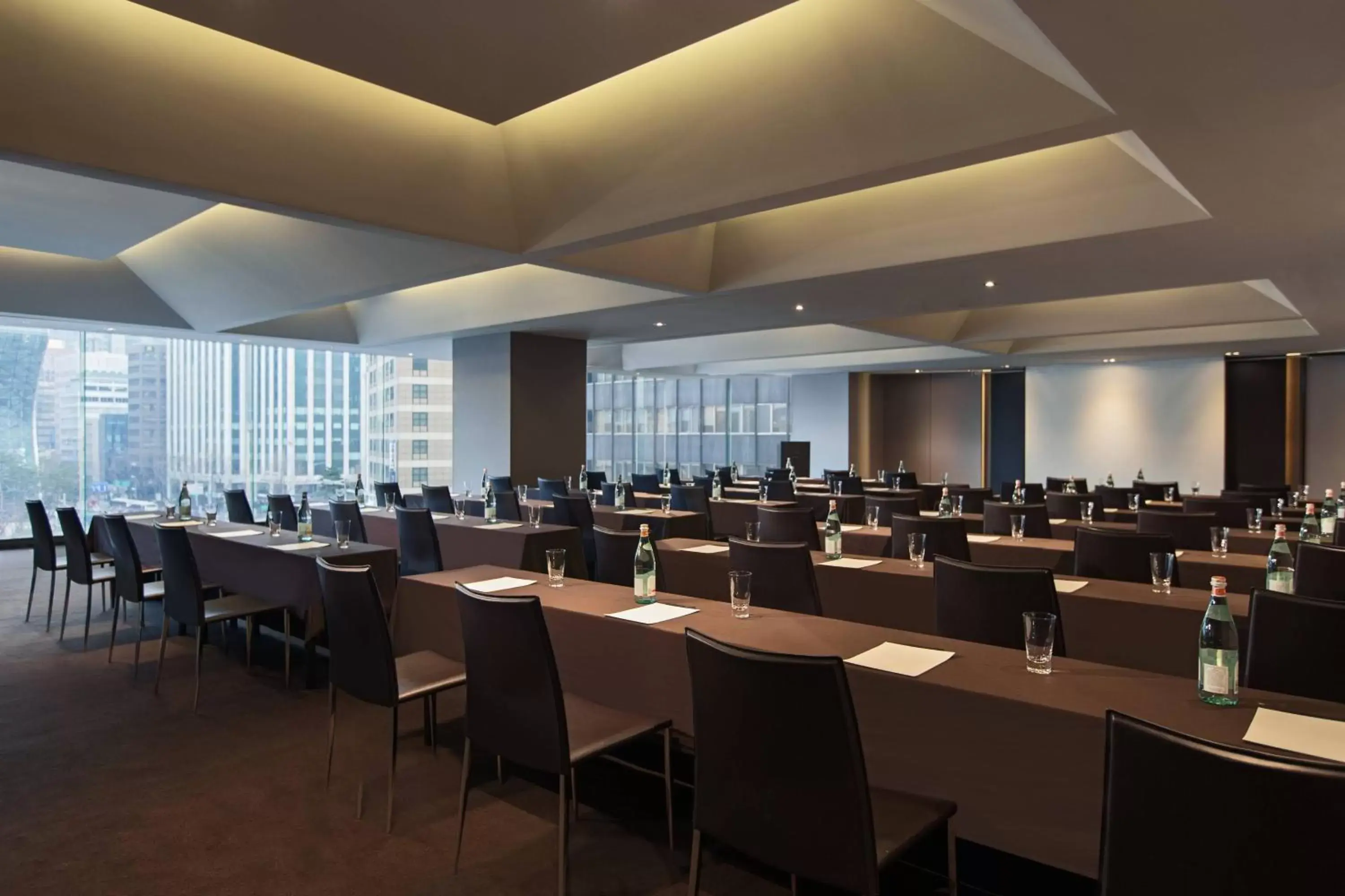 Meeting/conference room in THE PLAZA Seoul, Autograph Collection