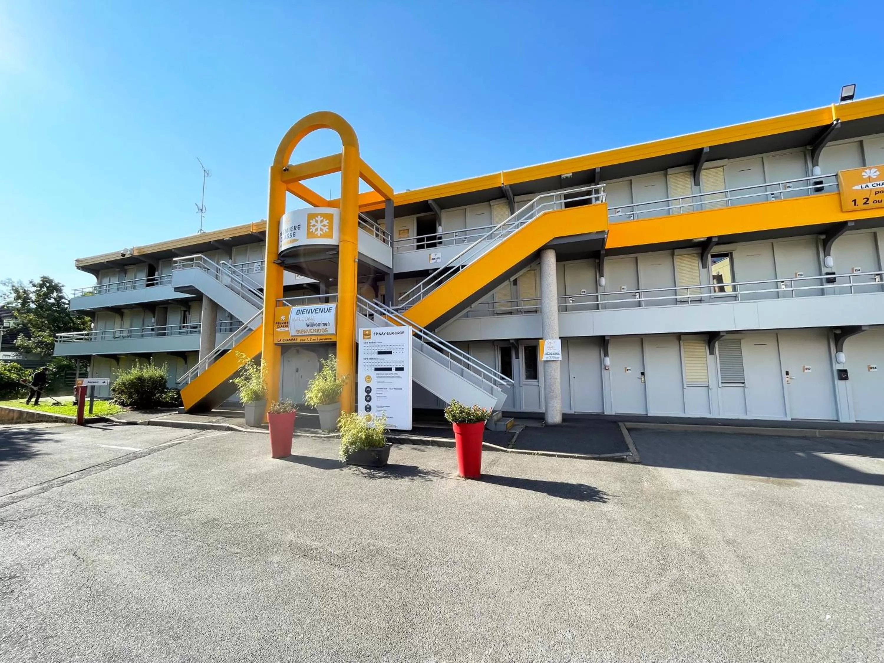 Property building in Première Classe Epinay Sur Orge Savigny Sur Orge