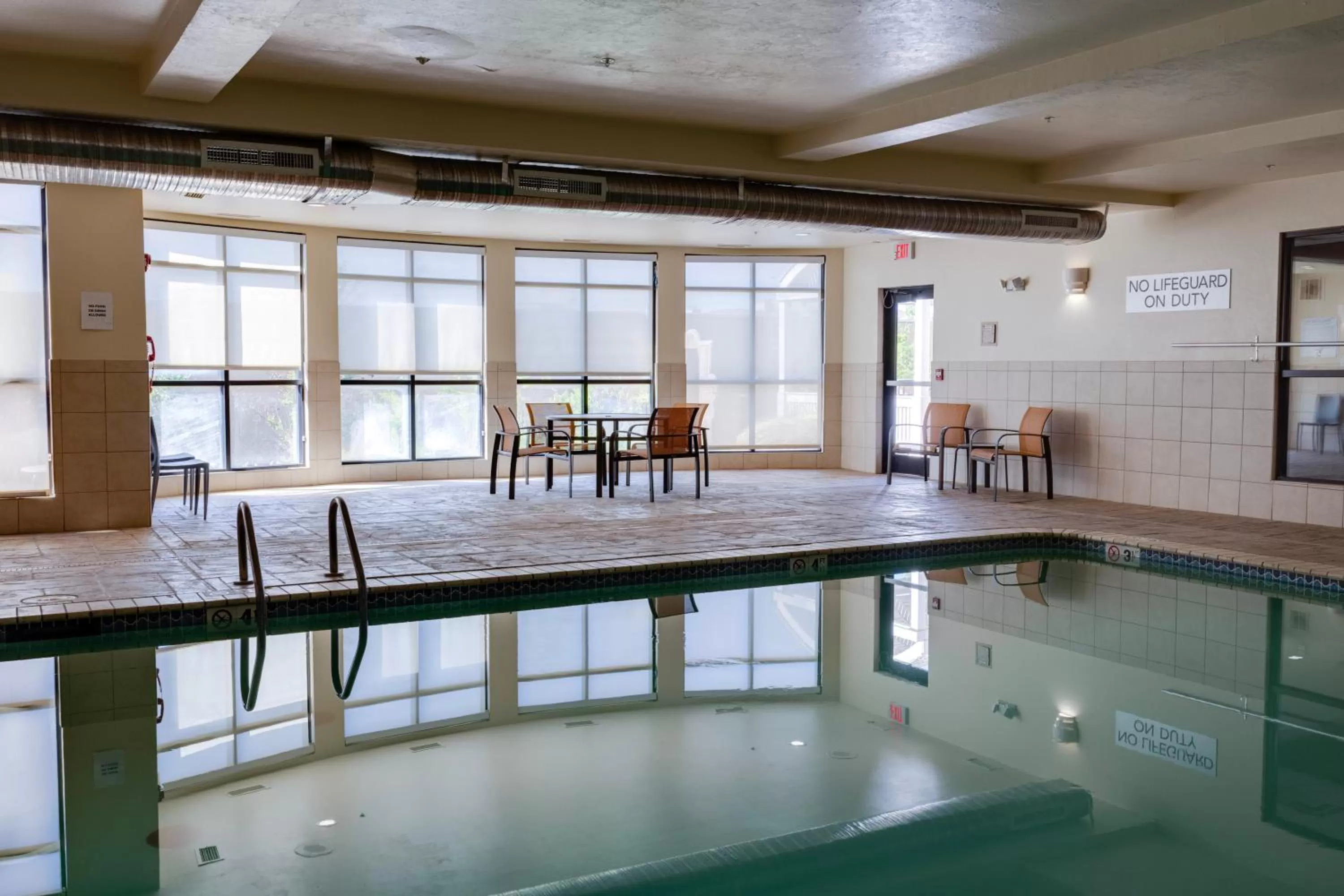 Pool view in Courtyard by Marriott Oklahoma City North/Quail Springs