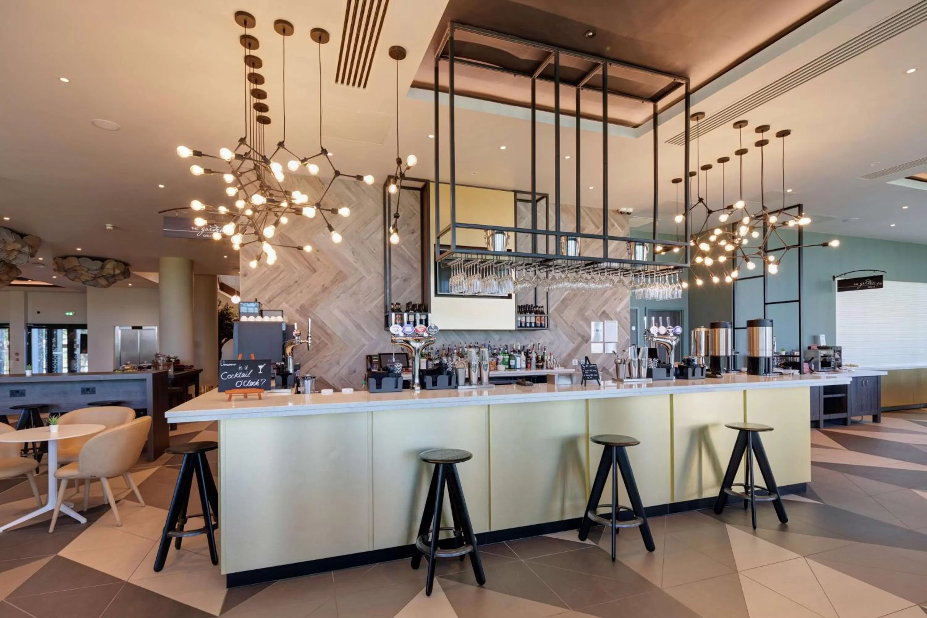 Lounge or bar in Hilton Garden Inn Doncaster Racecourse