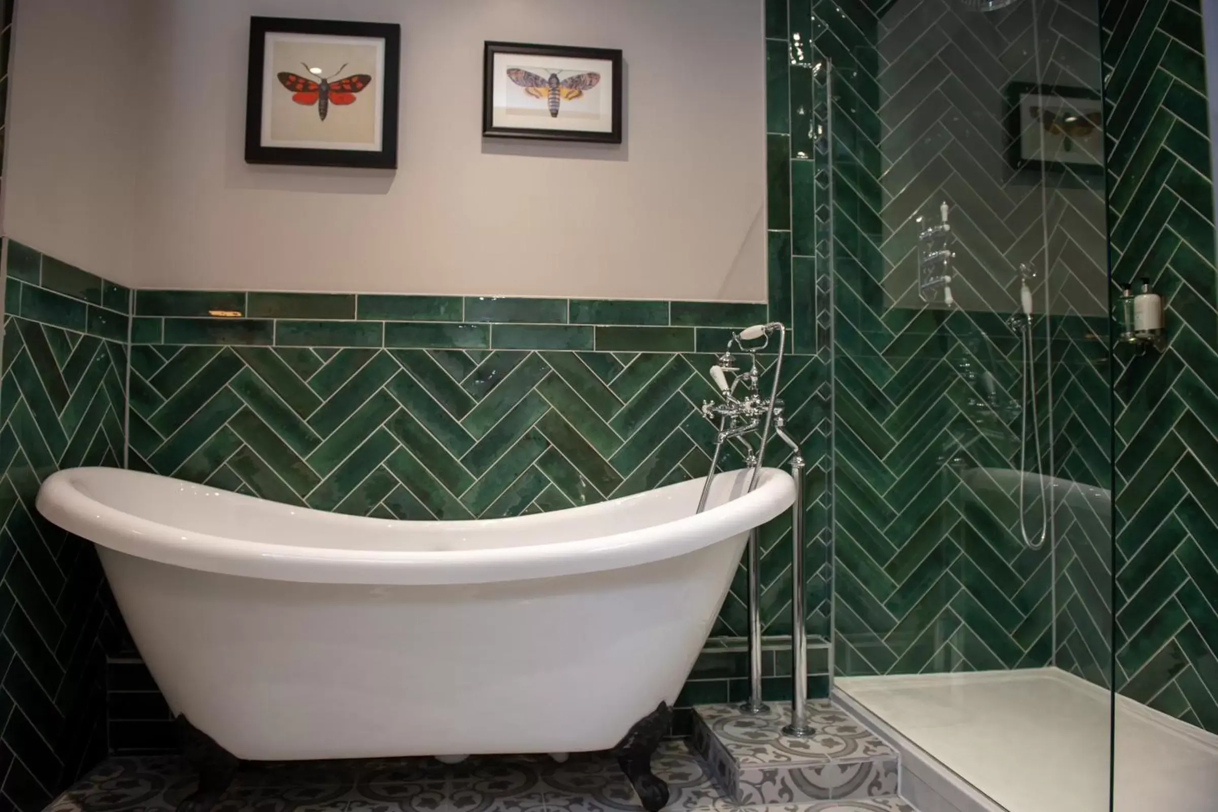 Bathroom in The Red Lion Inn by Chef & Brewer Collection