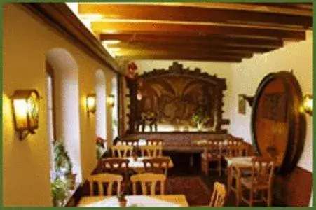 Restaurant/Places to Eat in Hotel Gülser Weinstube
