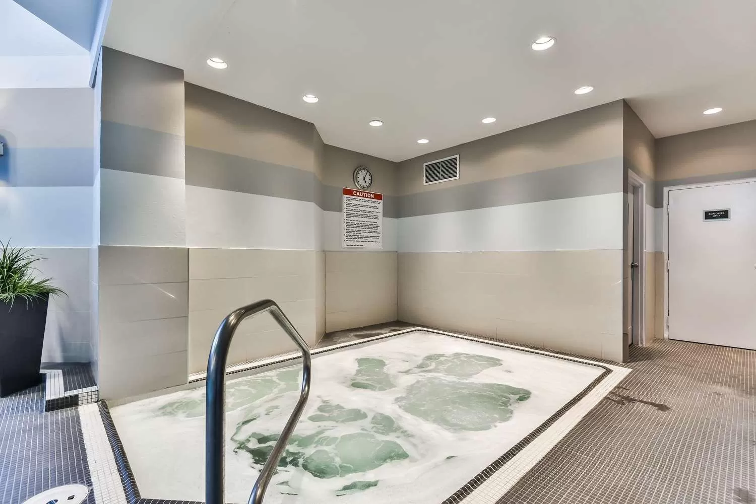 Hot Tub in Best Western Plus Cambridge Hotel