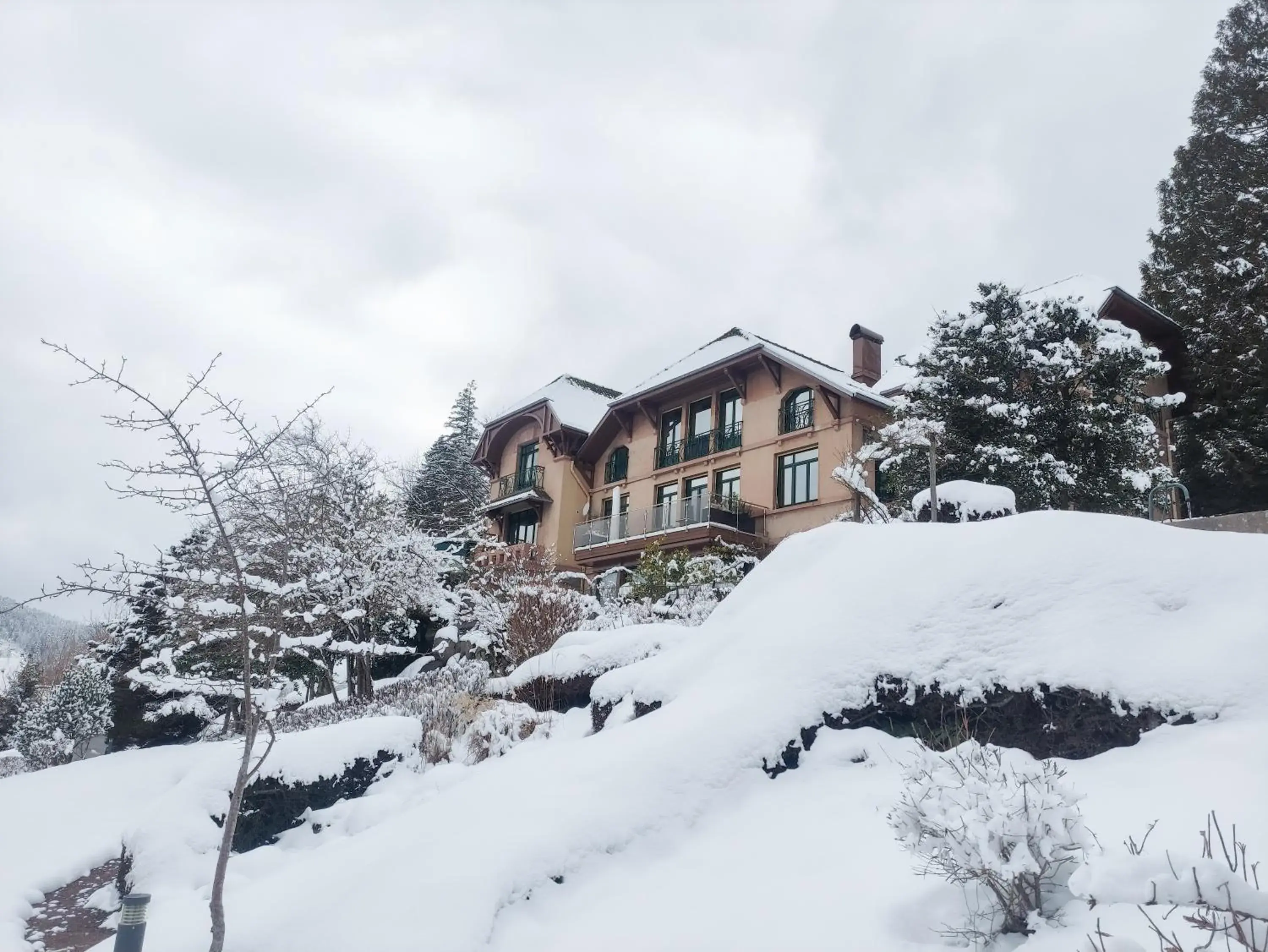 Property building, Winter in Le Manoir Au Lac