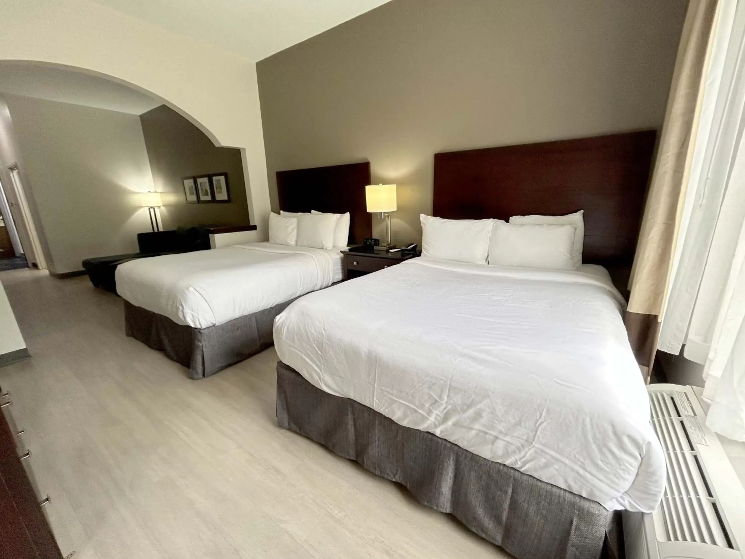 Guests, Bed in Comfort Suites Milledgeville