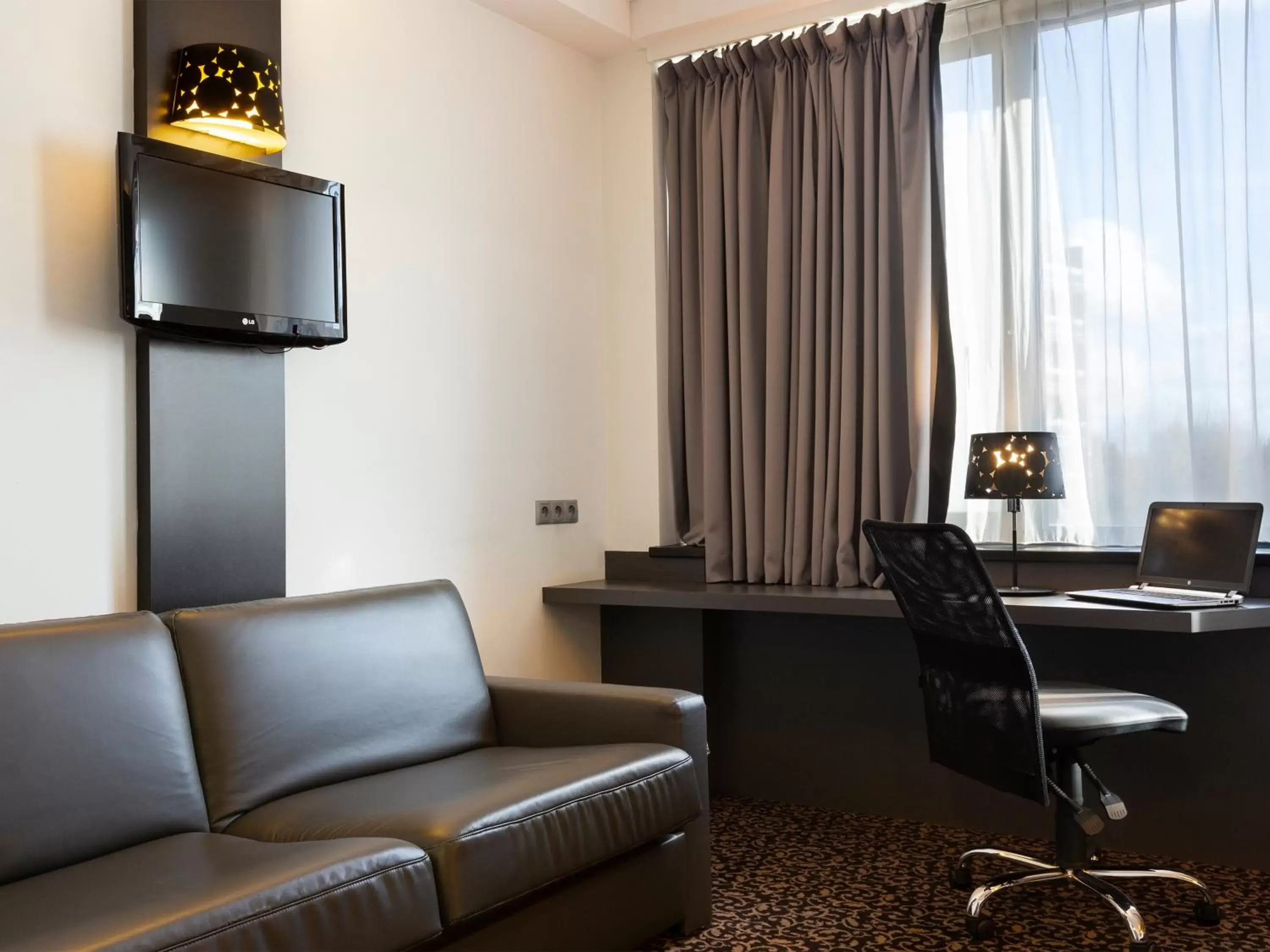 Bedroom, Seating Area in Hotel Ramada Brussels Woluwe