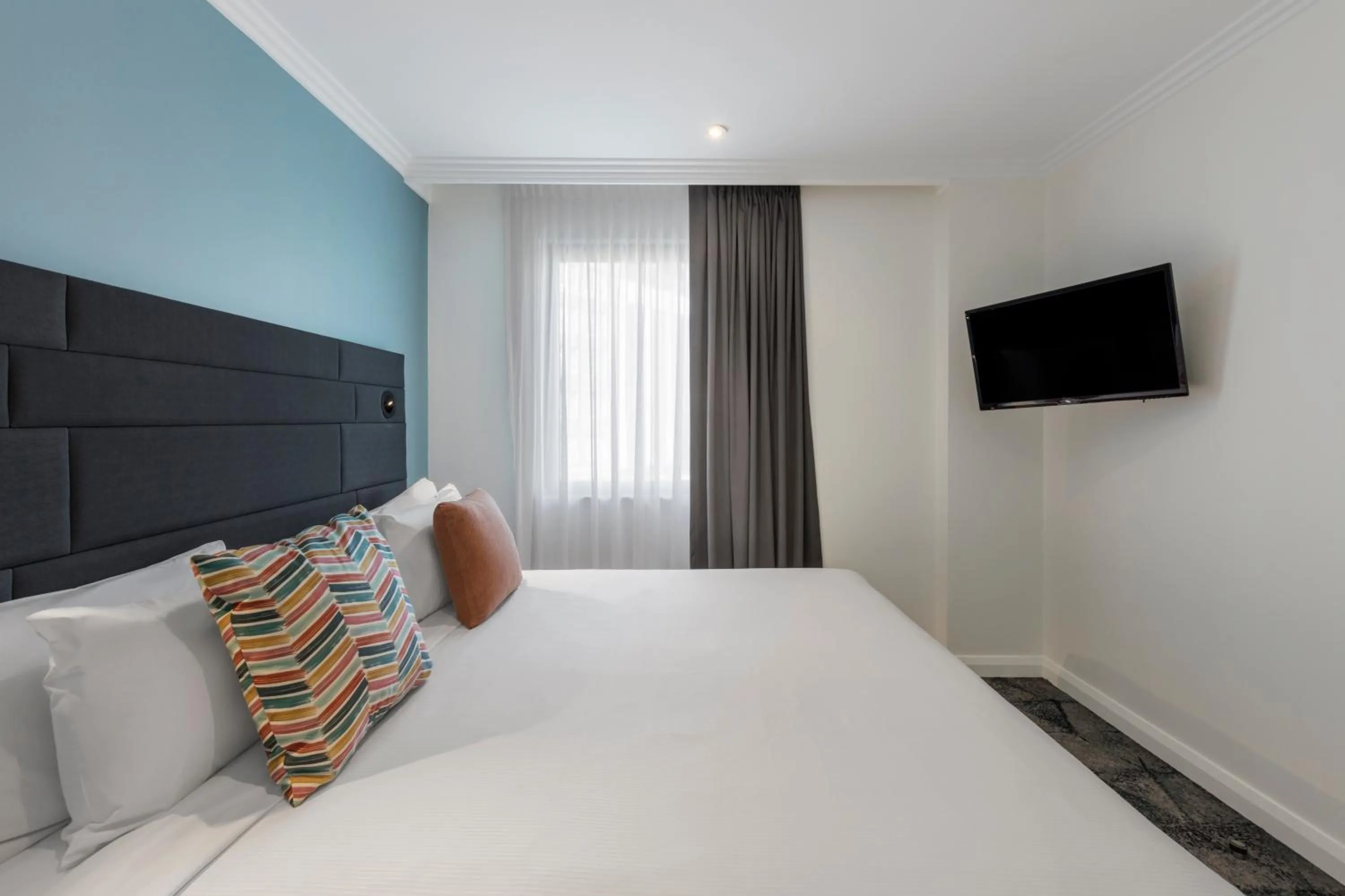 Bed in Club Wyndham Sydney, Trademark Collection by Wyndham