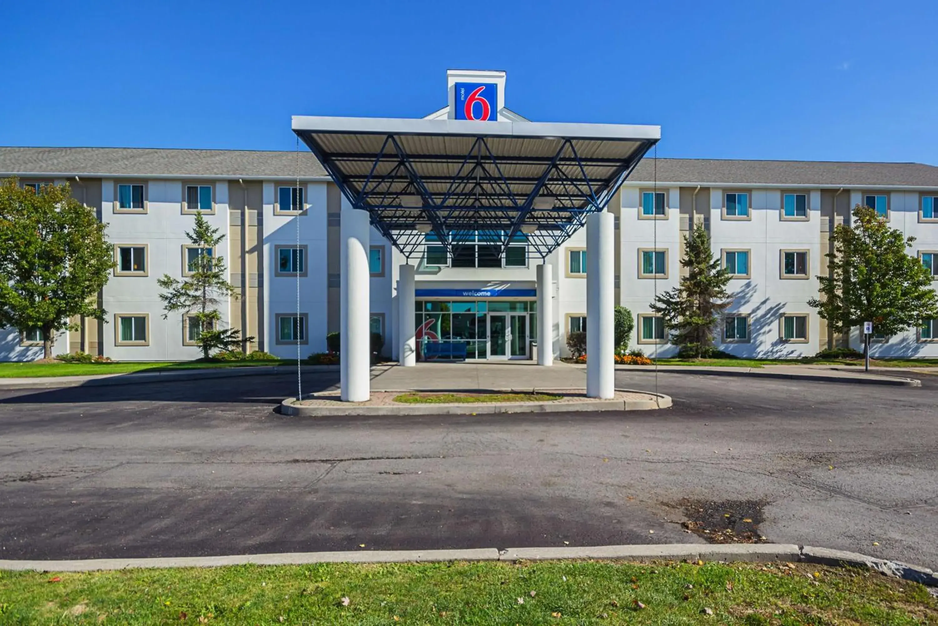 Property Building in Motel 6-Whitby, ON - Toronto East