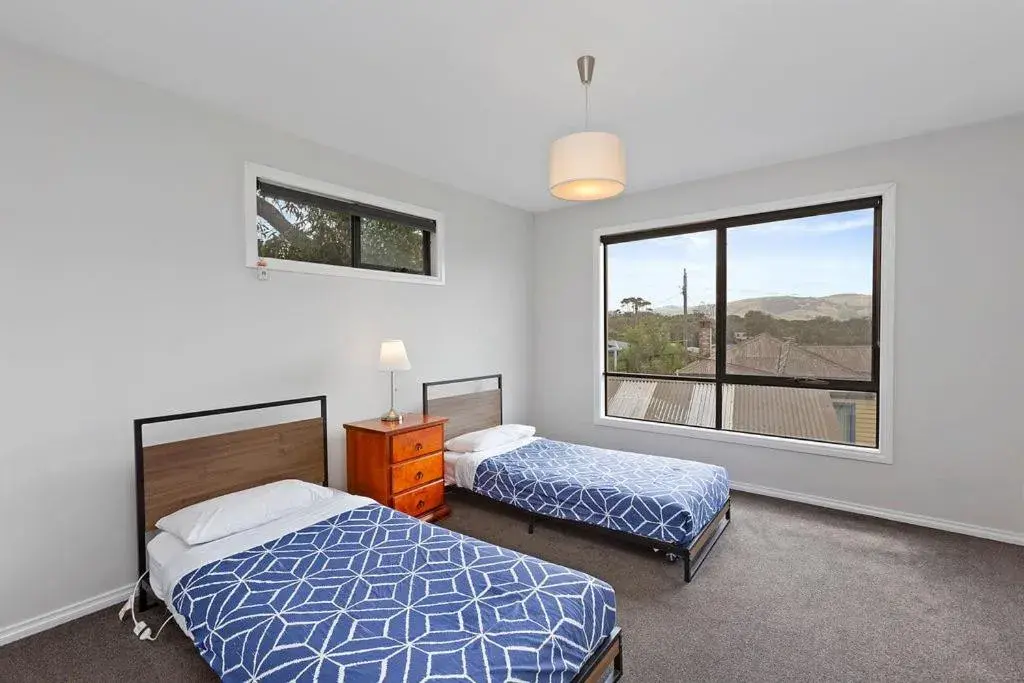 Bed in Apollo Bay Seal Apartments