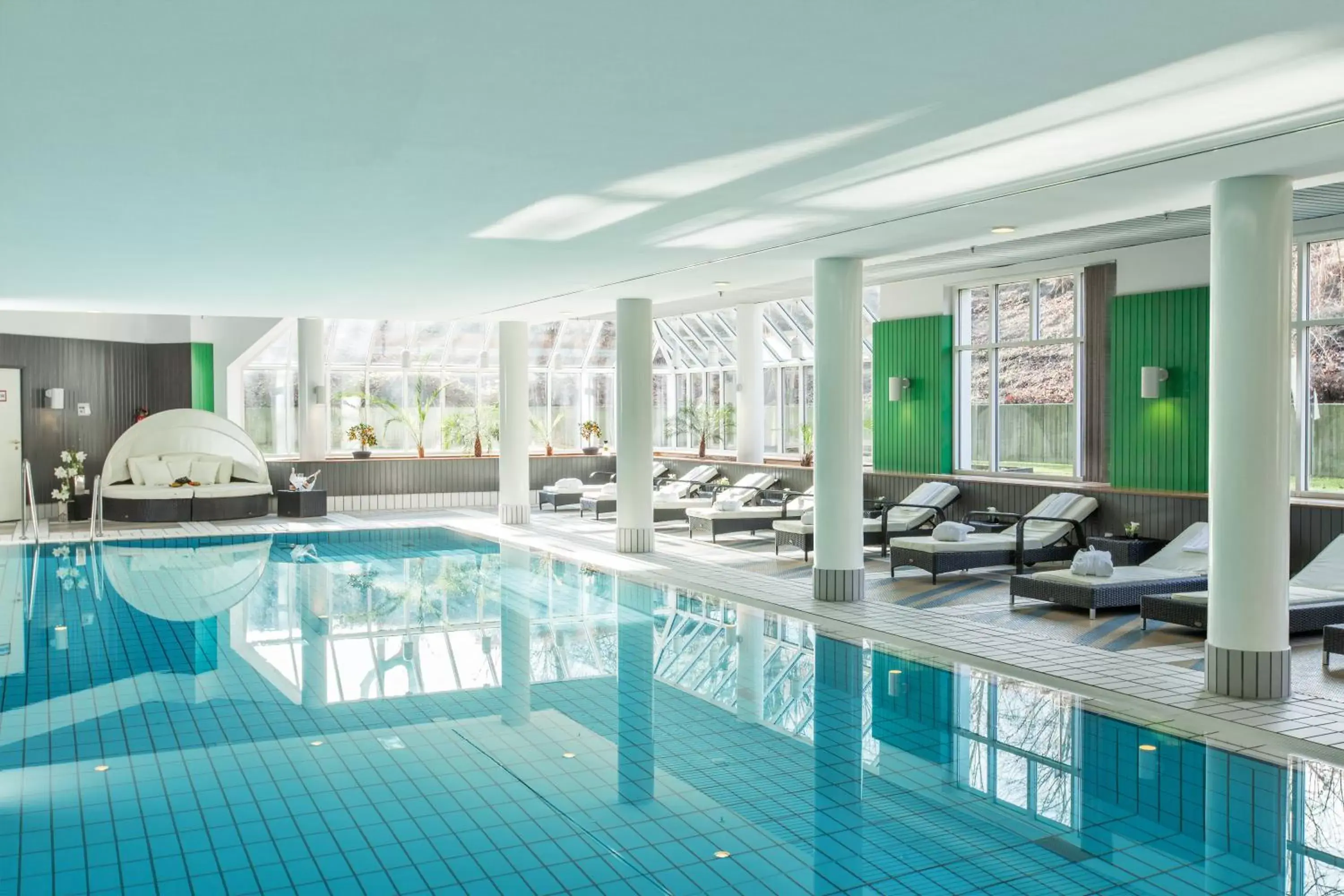 Swimming Pool in Radisson Blu Hotel Dortmund